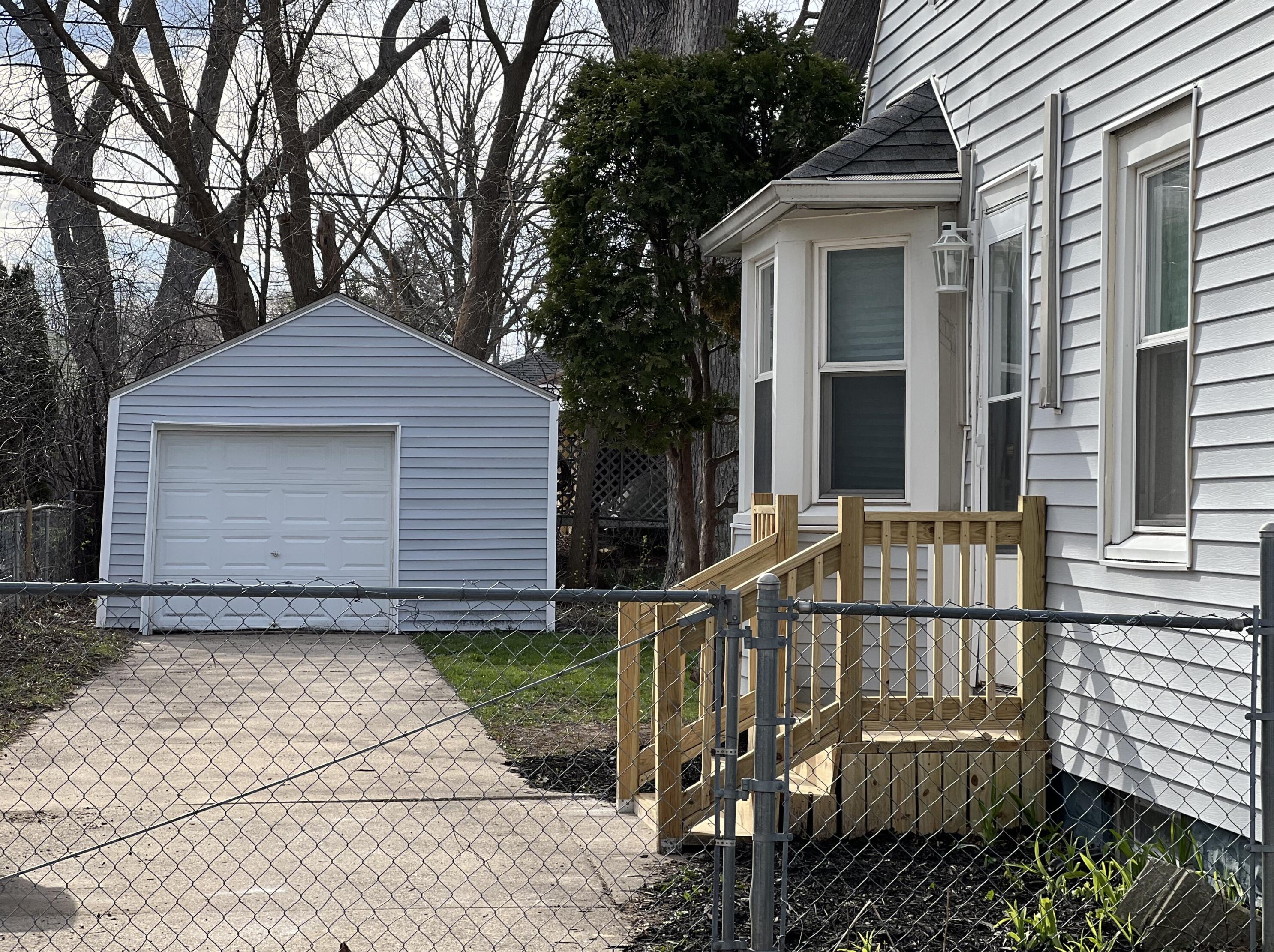 5151 49th St, Milwaukee WI  53218-4324 exterior