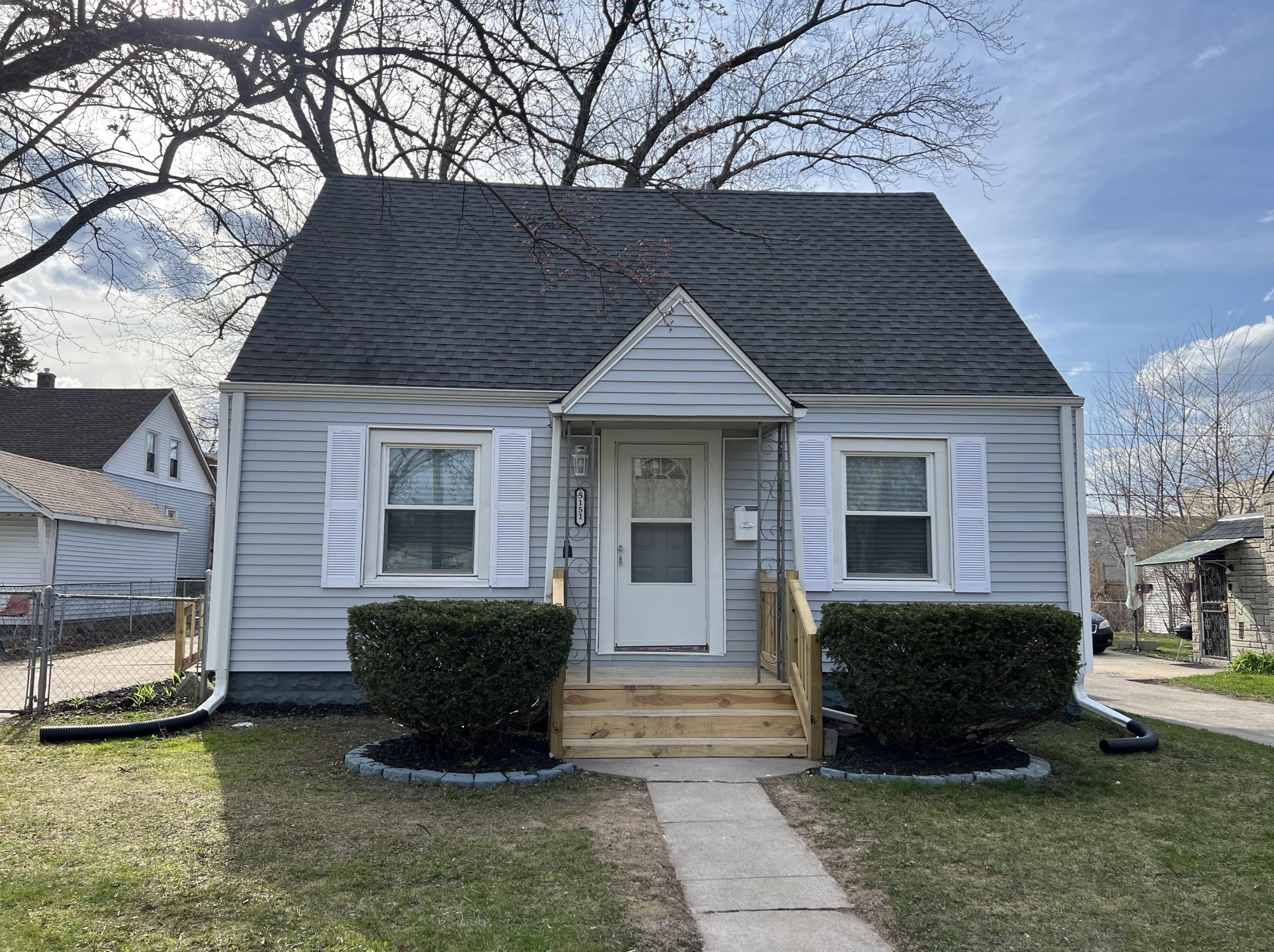 5151 49th St, Milwaukee WI  53218-4324 exterior