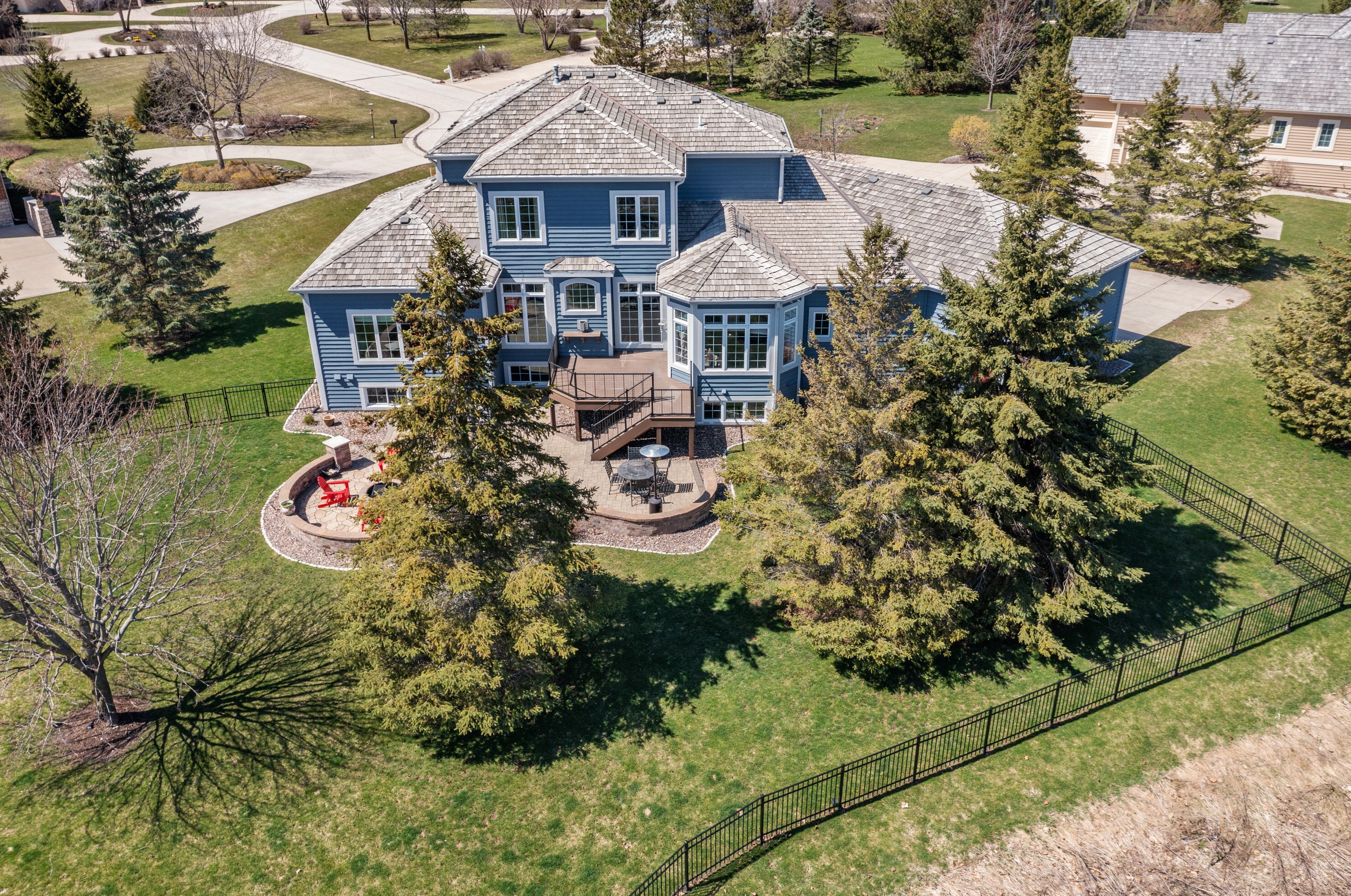 15785 Choctaw Trl, Brookfield WI  53005-5596 exterior