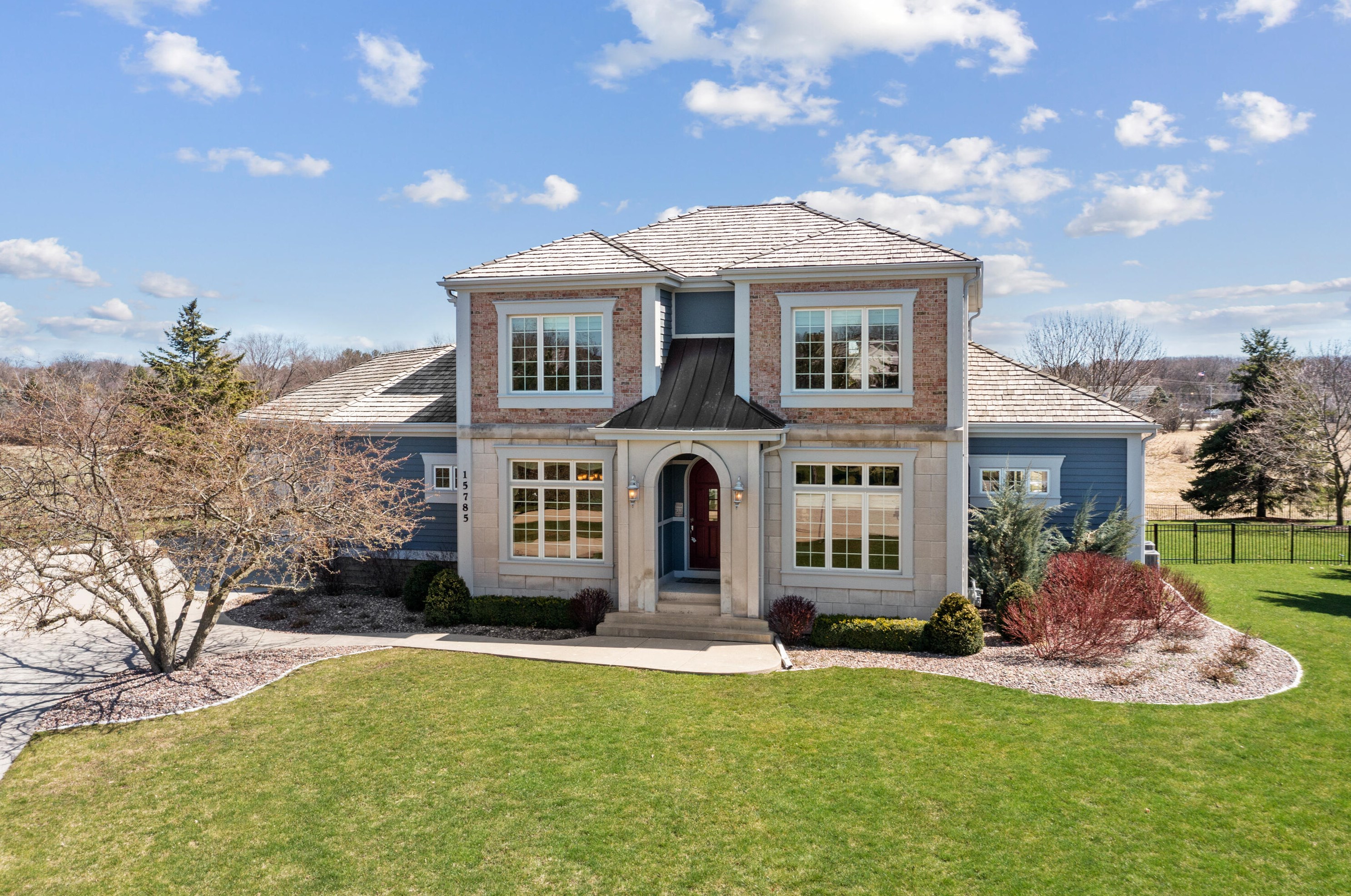 15785 Choctaw Trl, Brookfield WI  53005-5596 exterior