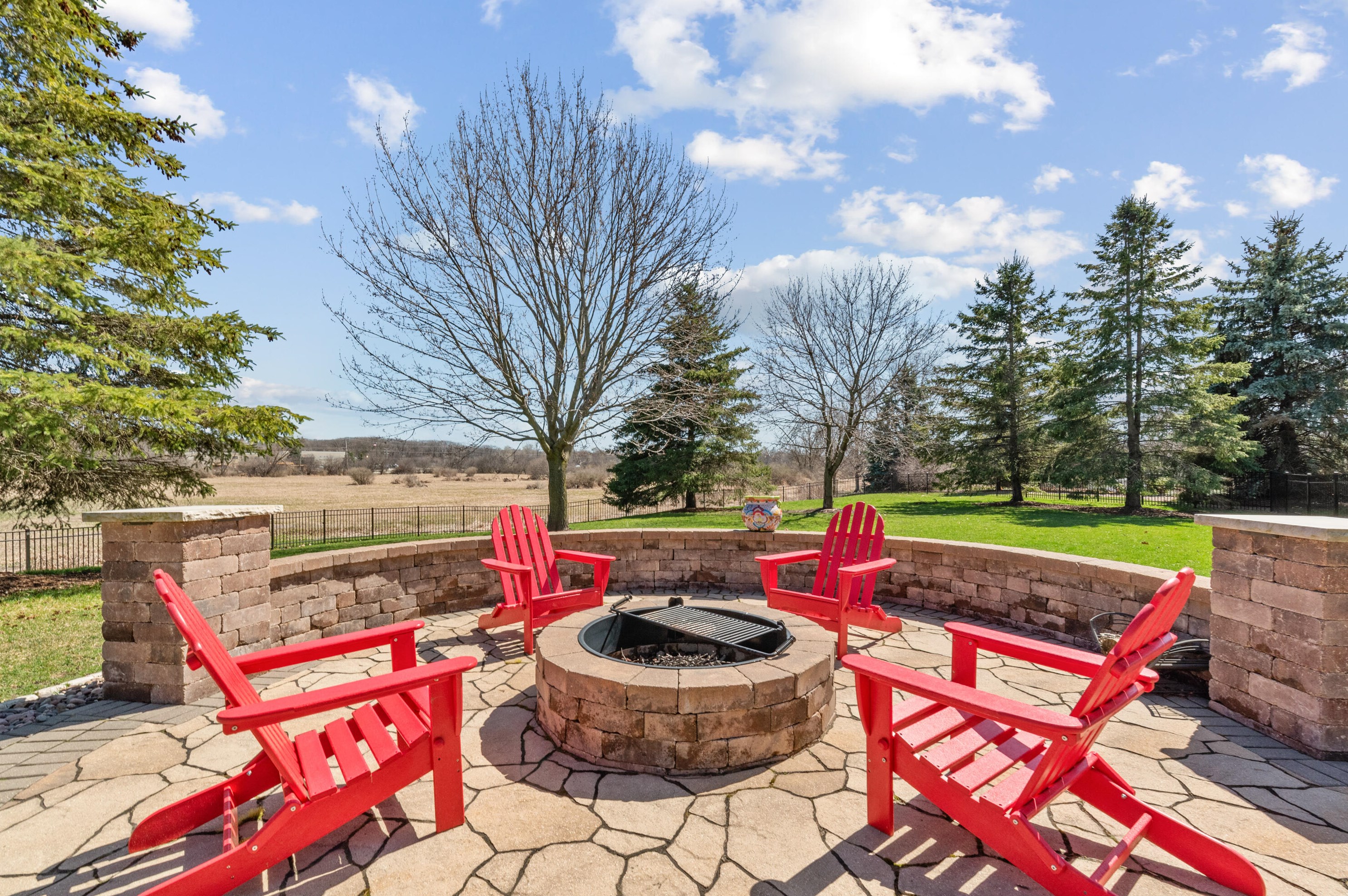 15785 Choctaw Trl, Brookfield WI  53005-5596 exterior