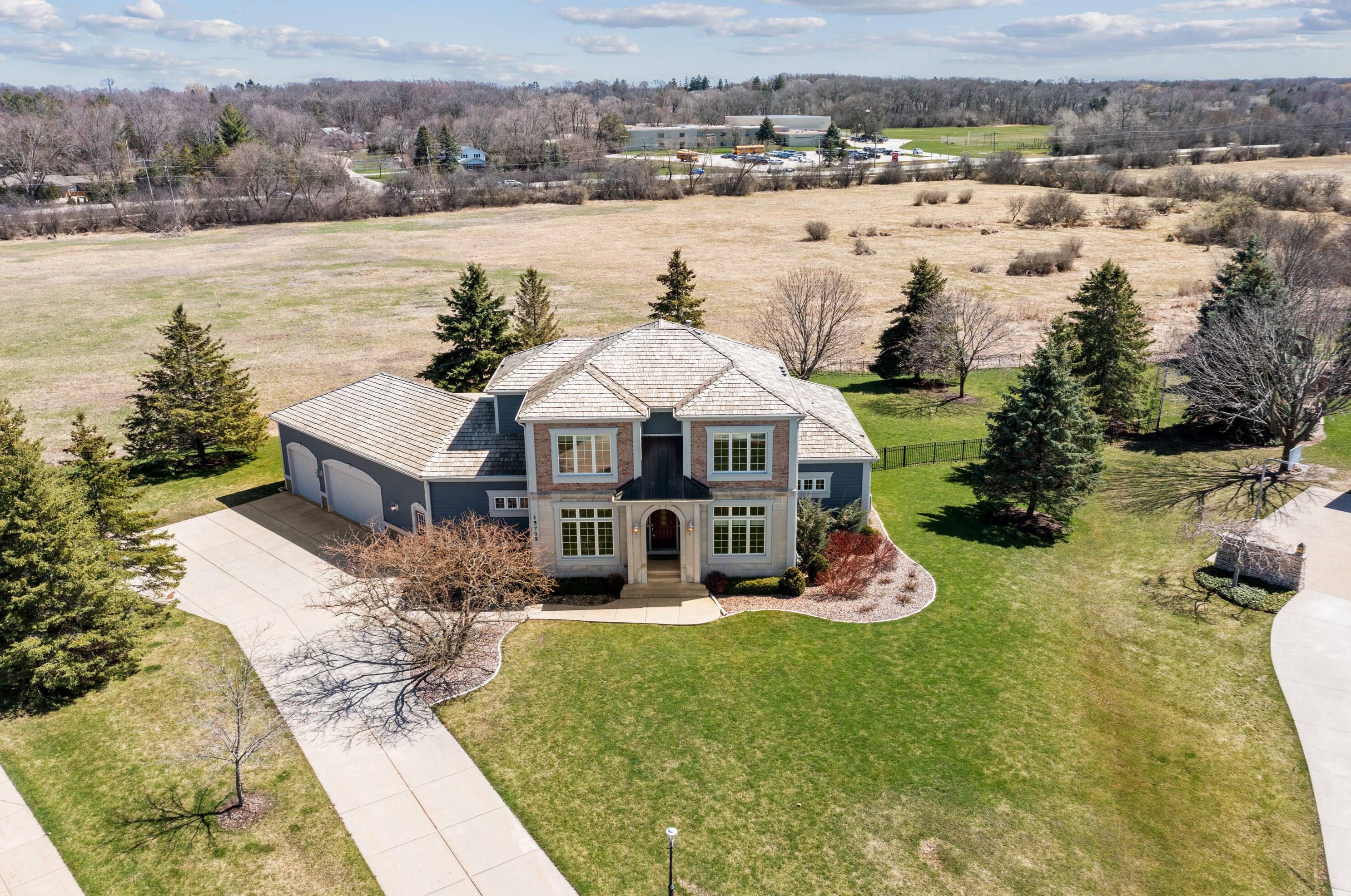 15785 Choctaw Trl, Brookfield WI  53005-5596 exterior