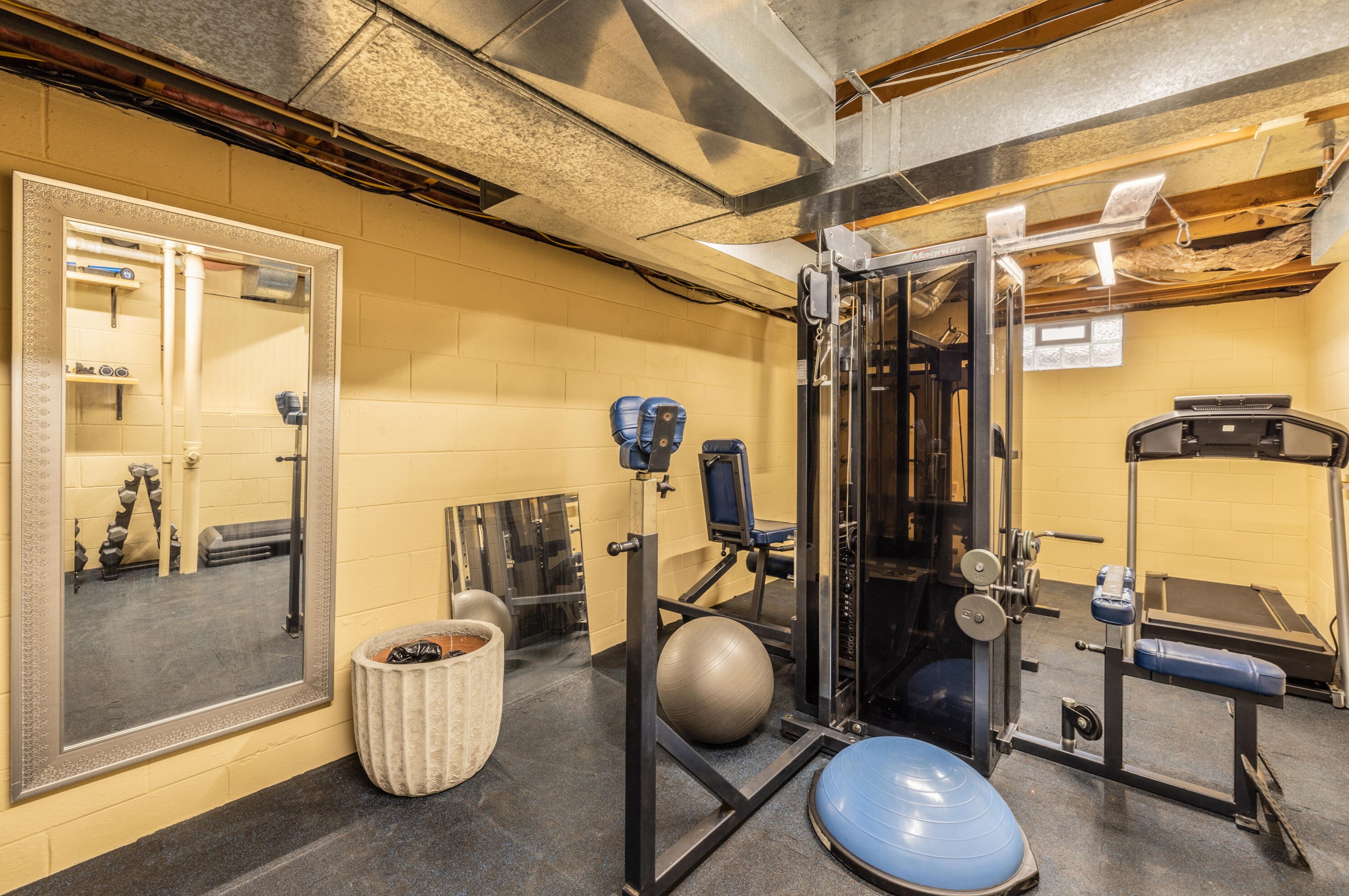 1497 Sunnyridge Rd, Pewaukee WI  53072-3885 exterior