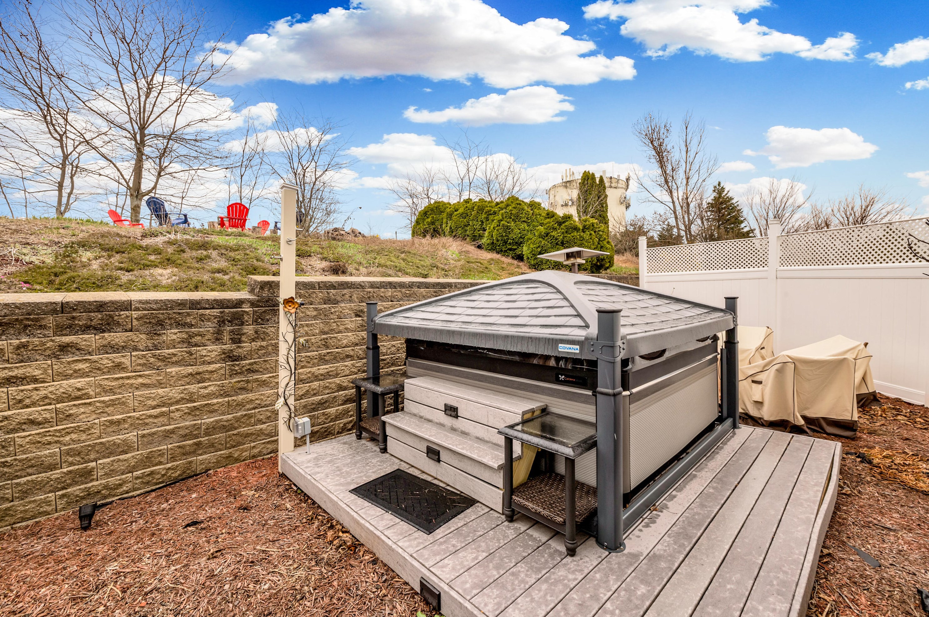 1497 Sunnyridge Rd, Pewaukee WI  53072-3885 exterior