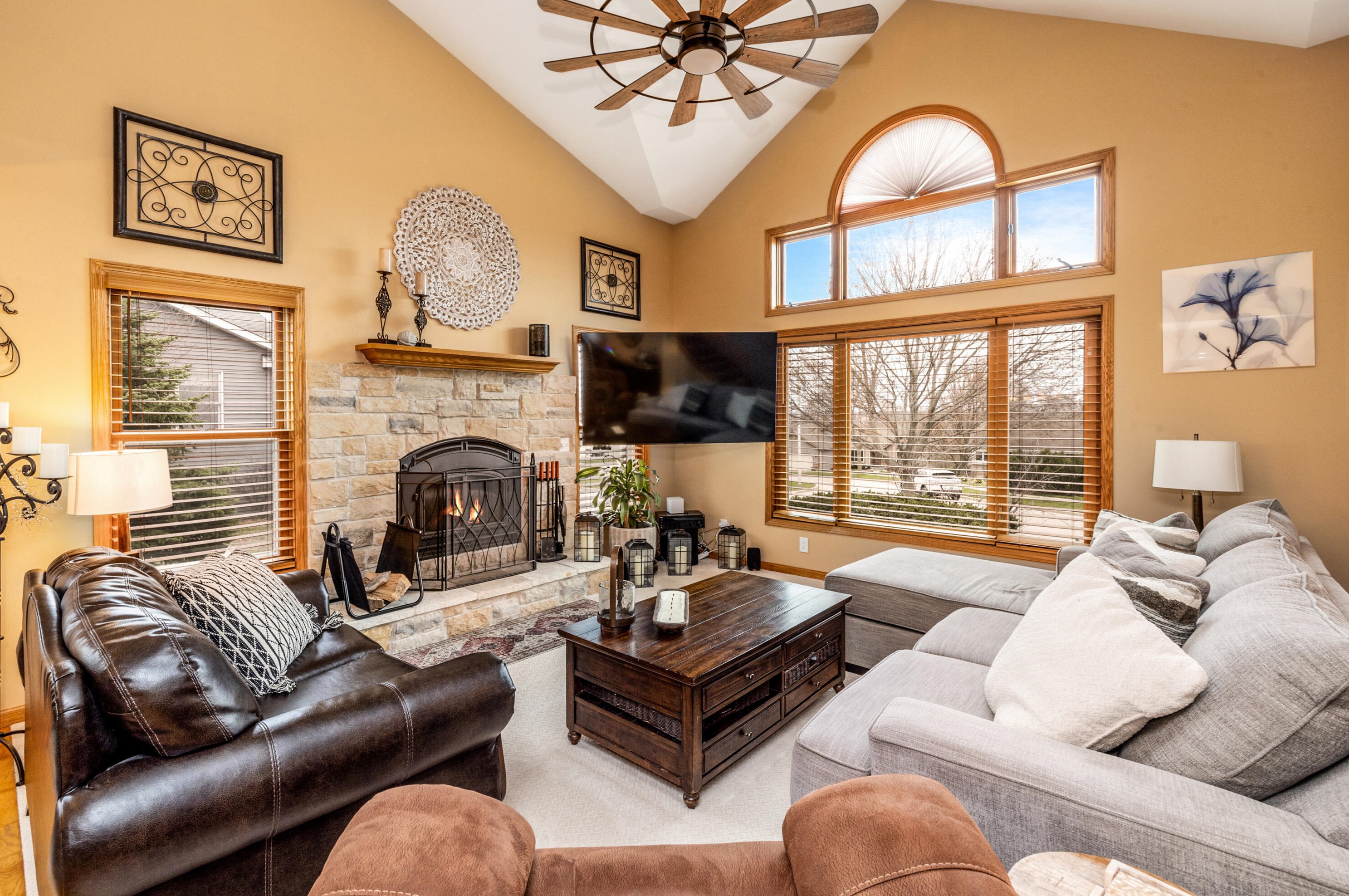 1497 Sunnyridge Rd, Pewaukee WI  53072-3885 exterior