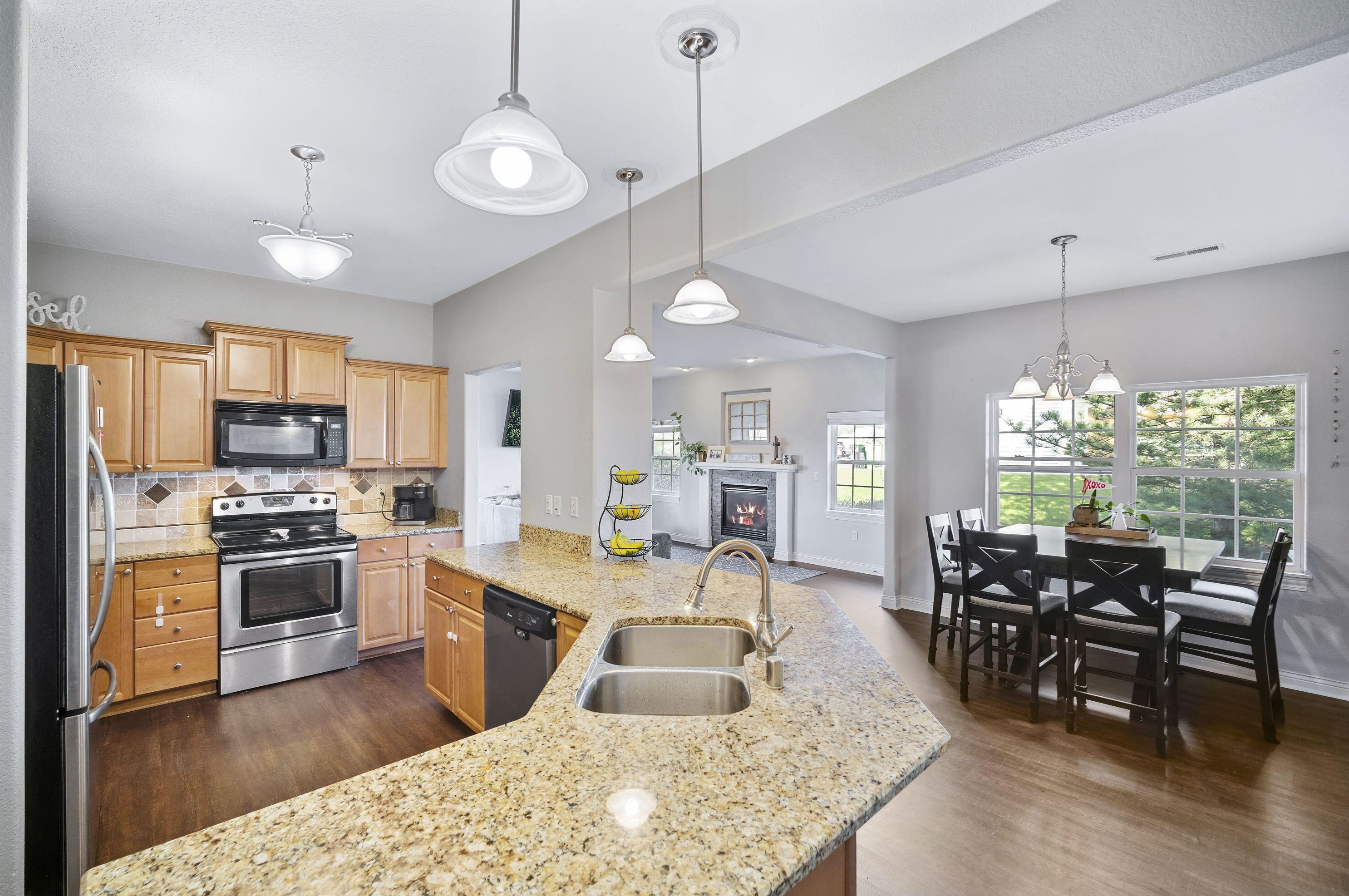 1824 Stoney Ln, Slinger WI  53086-9038 exterior