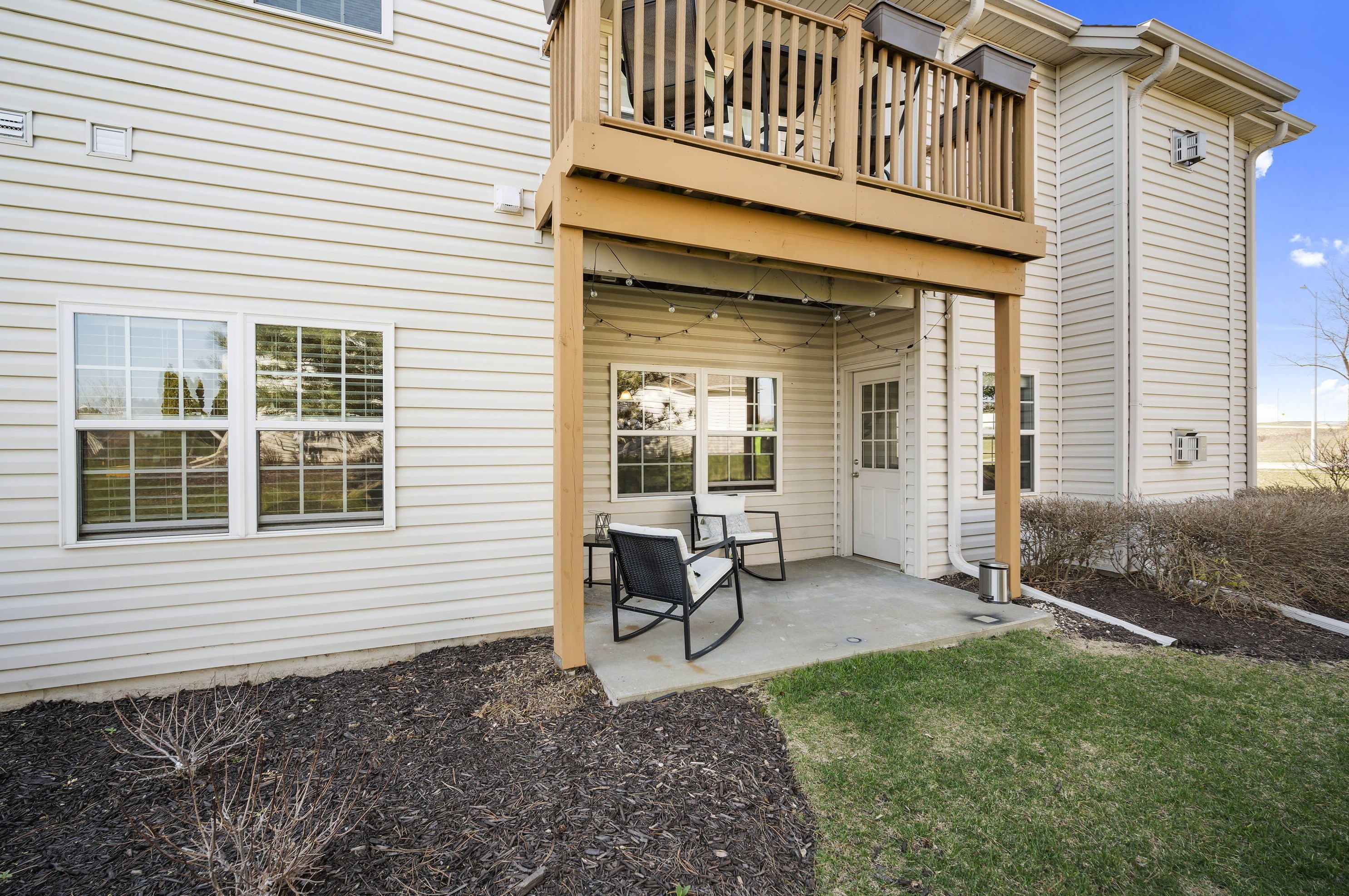 1824 Stoney Ln, Slinger WI  53086-9038 exterior