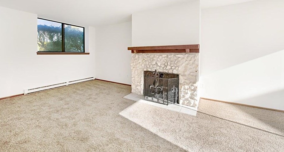 8319 107th St, Milwaukee WI  53224-2515 exterior