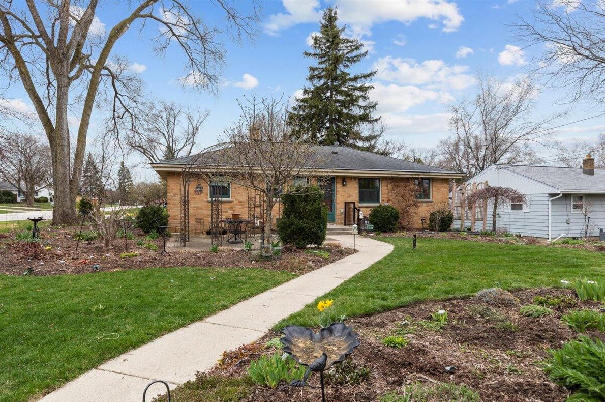 4406 Fountain Ave, Milwaukee WI 53223-4436 exterior