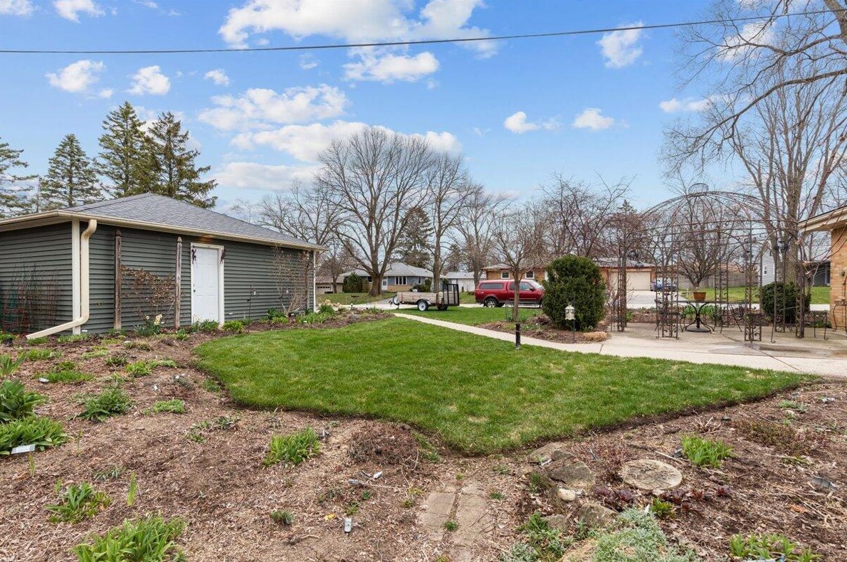 4406 Fountain Ave, Milwaukee WI 53223-4436 exterior