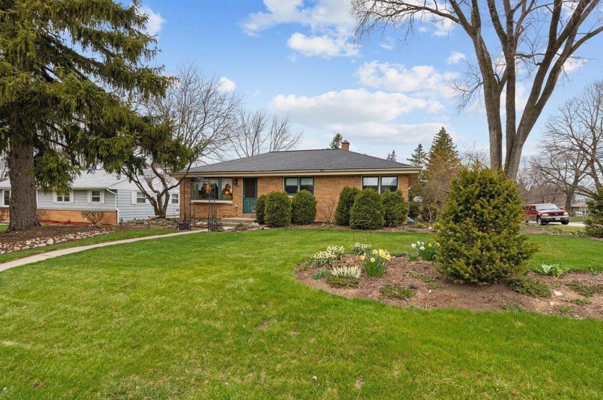 4406 Fountain Ave, Milwaukee WI 53223-4436 exterior