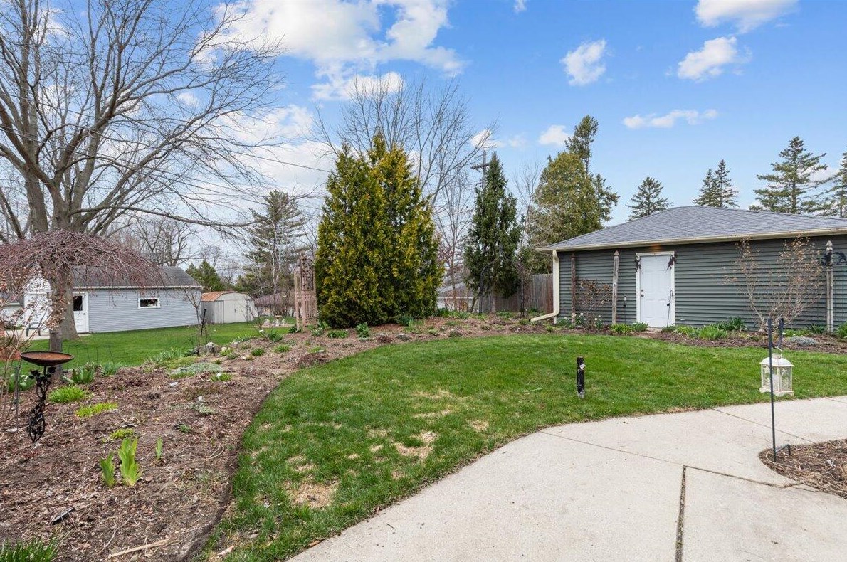 4406 Fountain Ave, Milwaukee WI 53223-4436 exterior