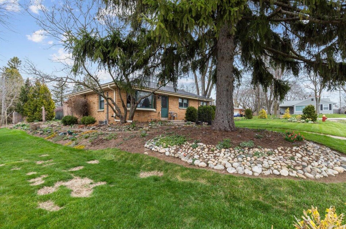 4406 Fountain Ave, Milwaukee WI 53223-4436 exterior