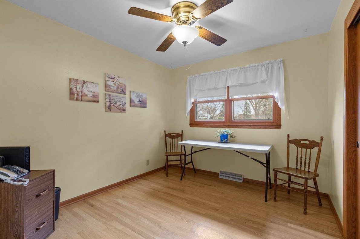 4406 Fountain Ave, Milwaukee WI 53223-4436 exterior