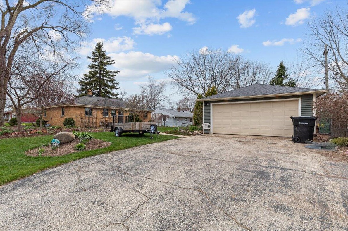 4406 Fountain Ave, Milwaukee WI 53223-4436 exterior