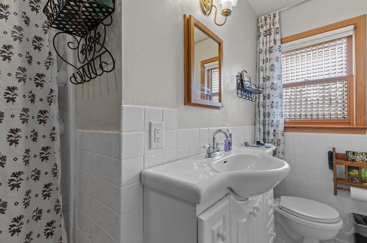 4406 Fountain Ave, Milwaukee WI 53223-4436 exterior