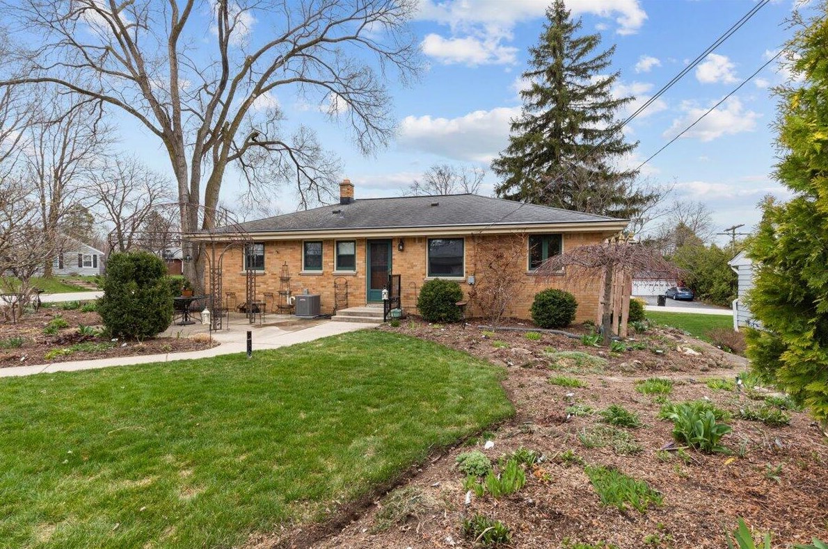 4406 Fountain Ave, Milwaukee WI 53223-4436 exterior