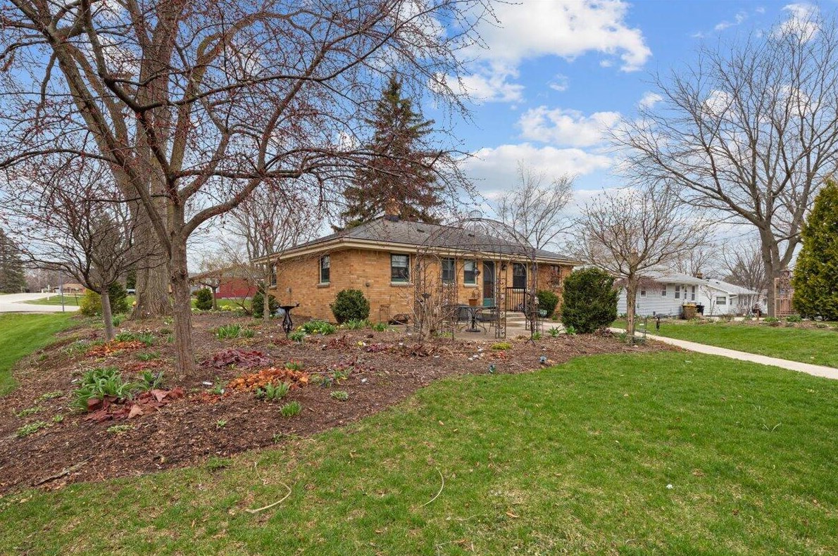 4406 Fountain Ave, Milwaukee WI 53223-4436 exterior