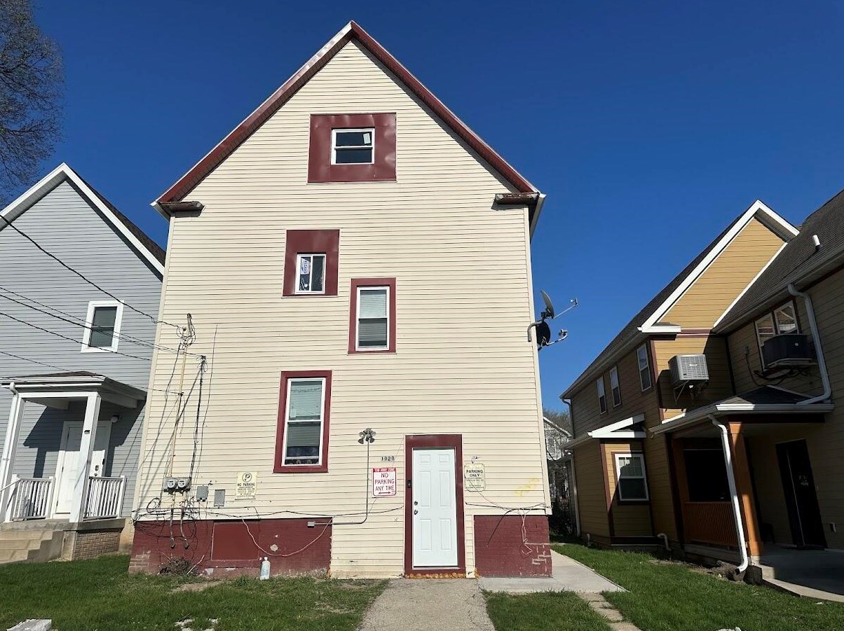 1929 38th St, Milwaukee WI  53208-1806 exterior