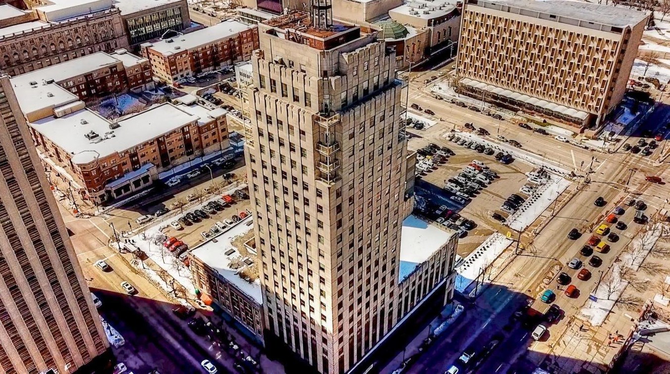 606 Wisconsin Ave, Milwaukee WI  53202-4600 exterior