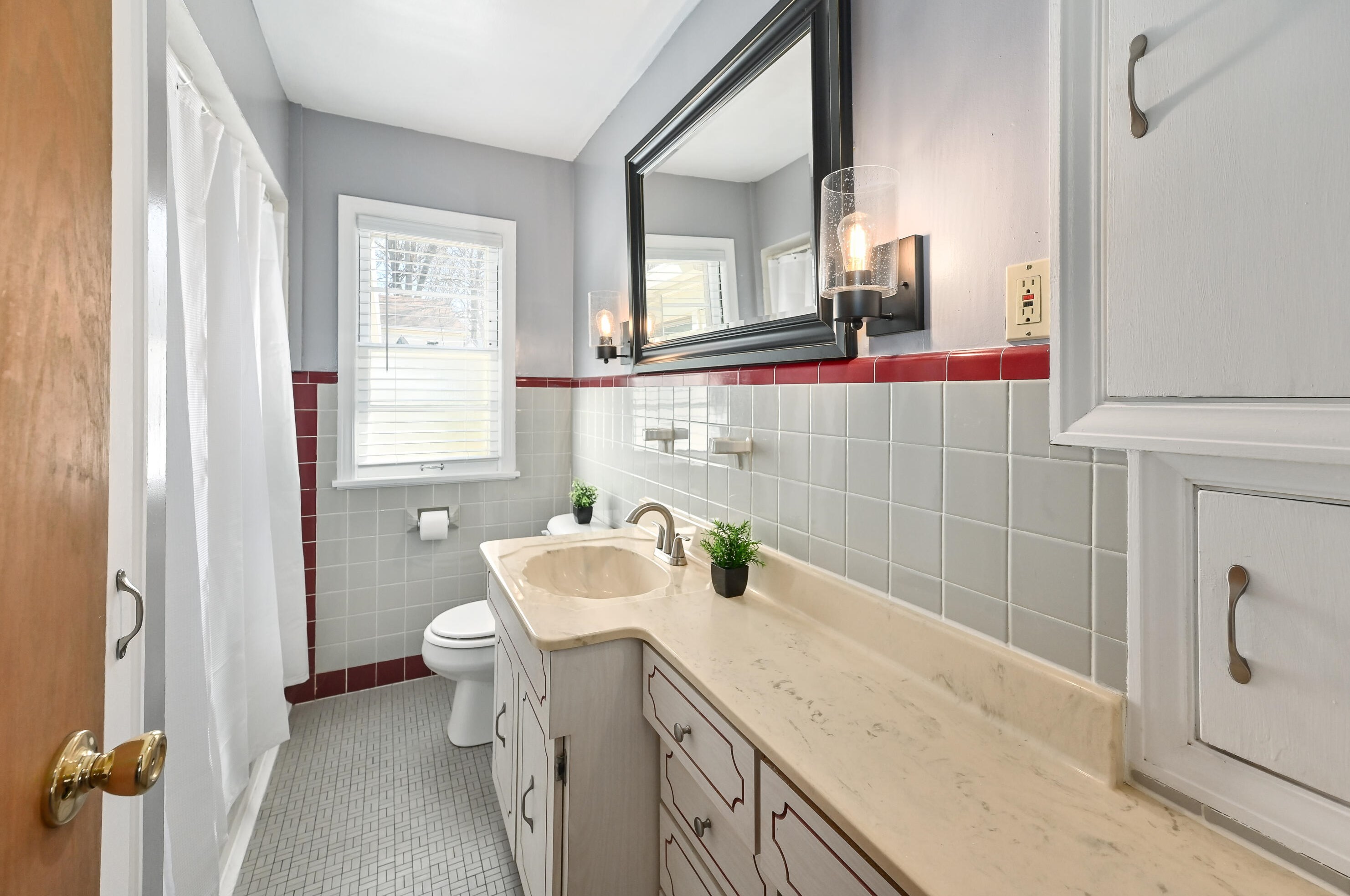 764 119, Milwaukee WI 53226-3626 exterior