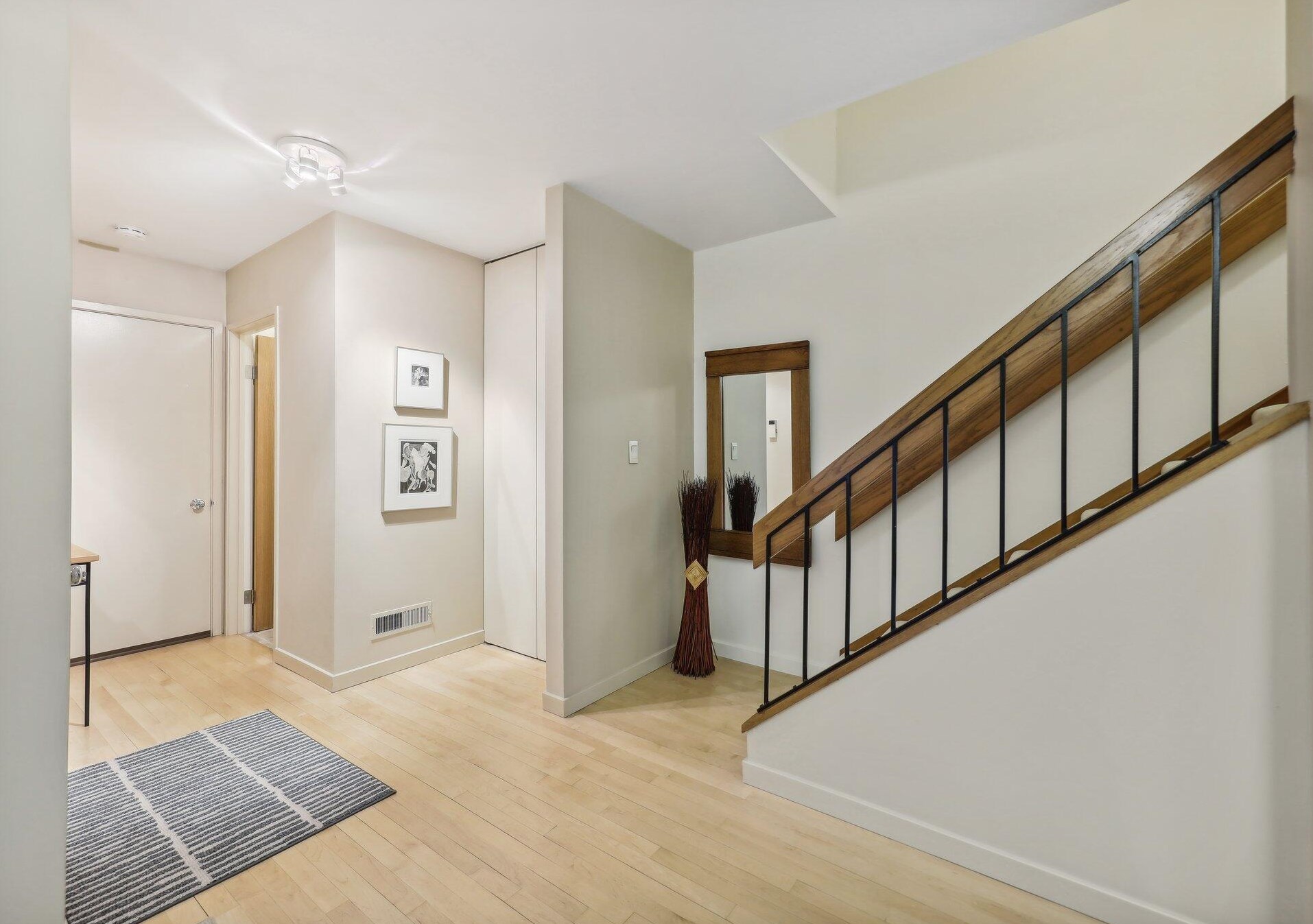 9203 70, Milwaukee WI 53223-2151 exterior