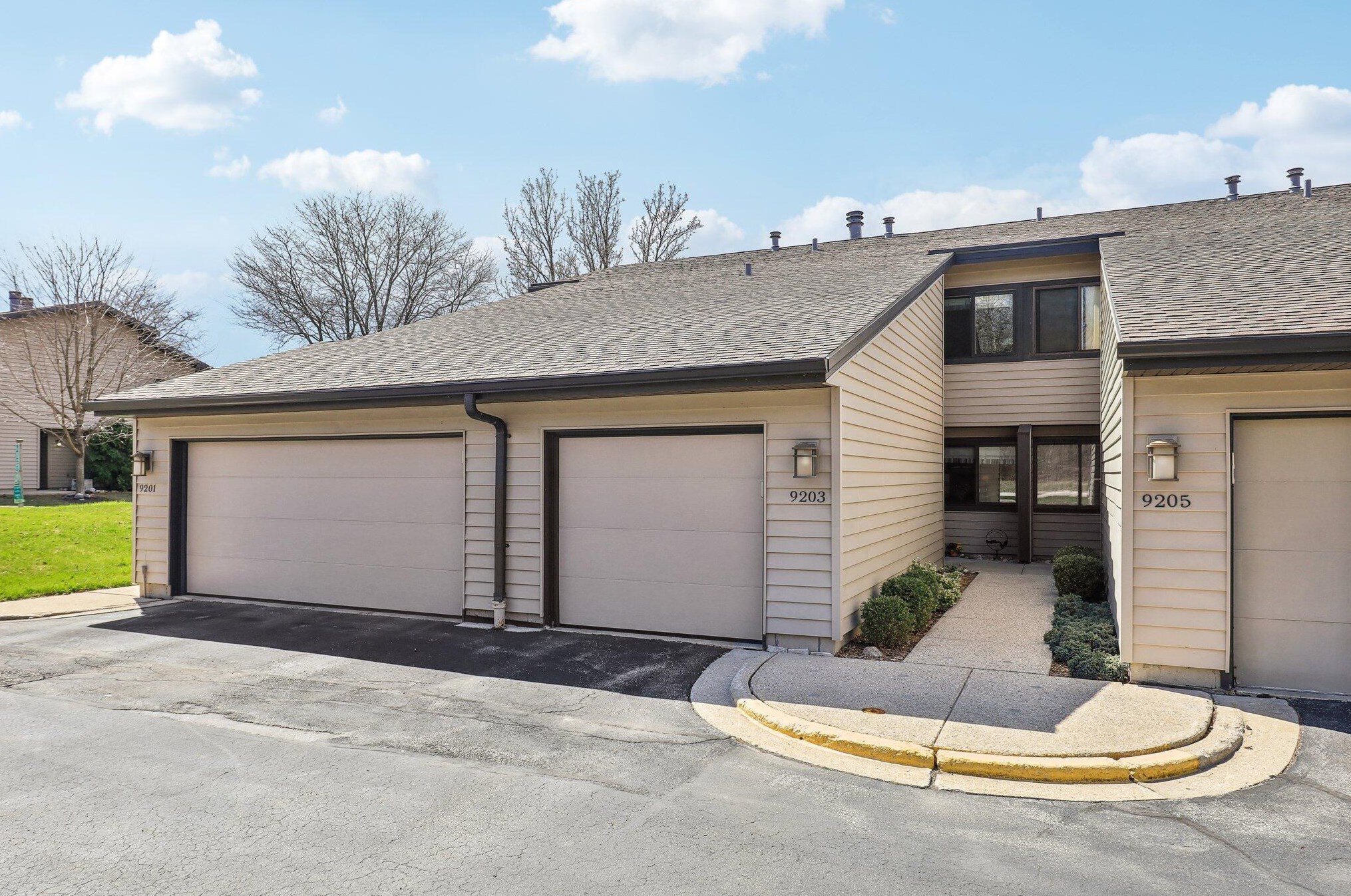 9203 70, Milwaukee WI 53223-2151 exterior