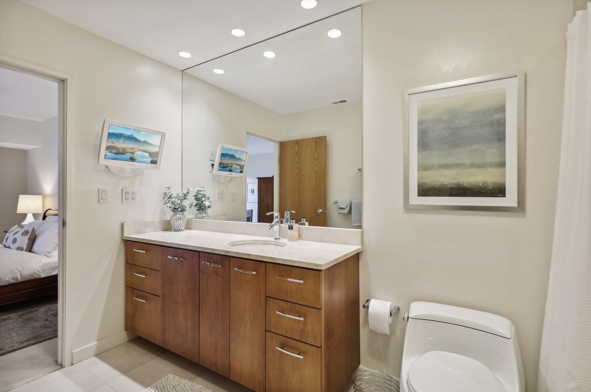 9203 70, Milwaukee WI 53223-2151 exterior