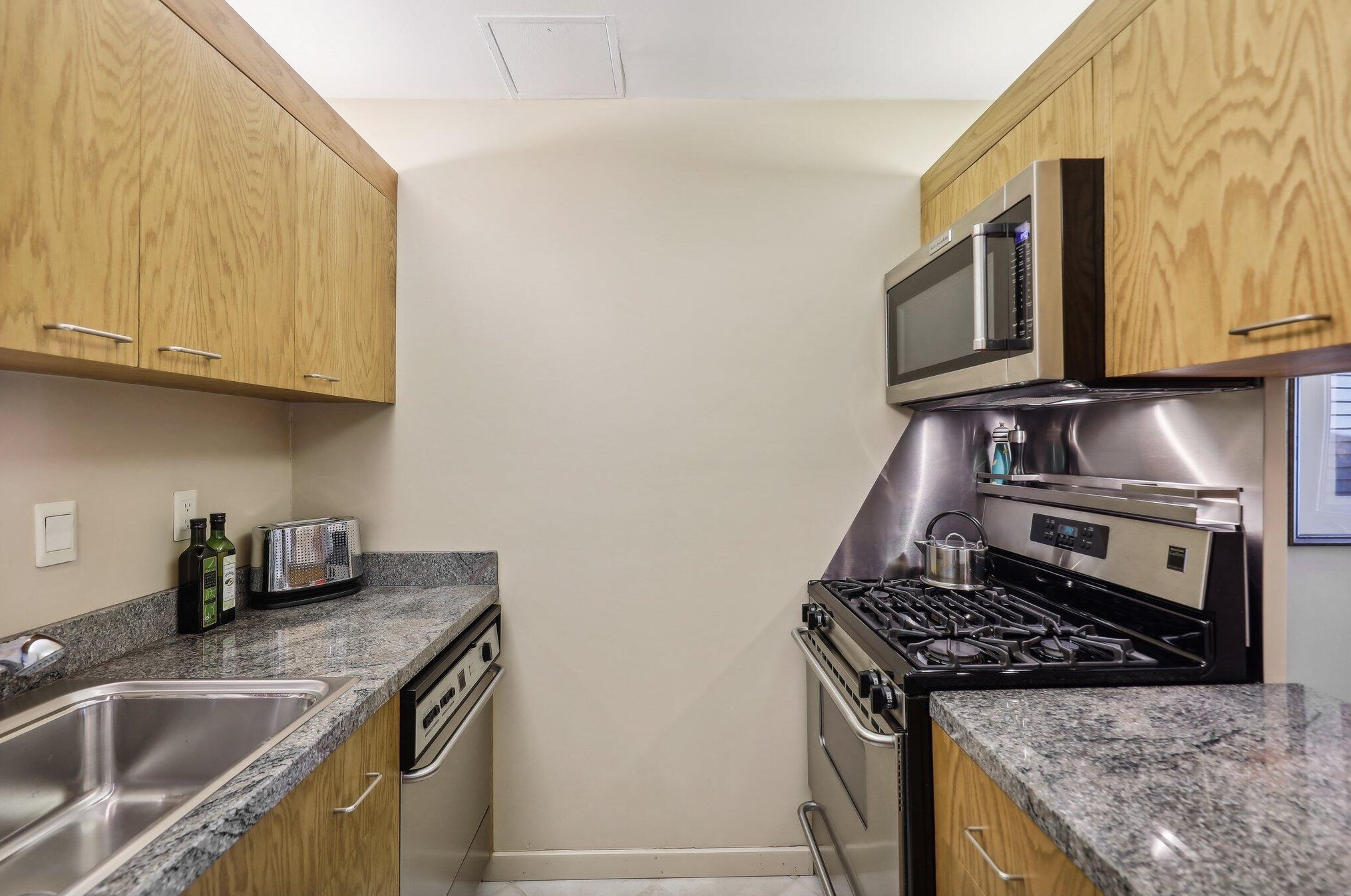 9203 70, Milwaukee WI 53223-2151 exterior