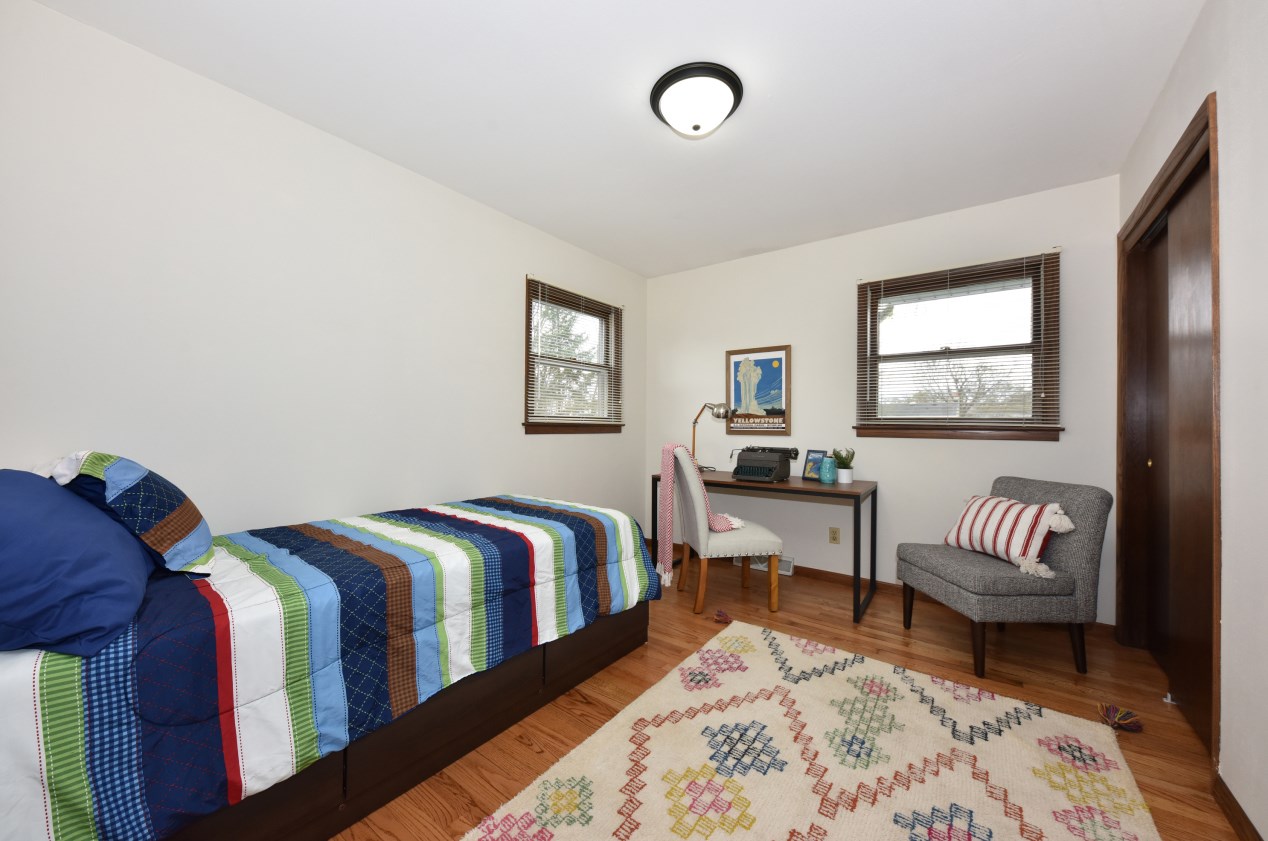 5155 Radcliffe Dr, Milwaukee WI  53223-1640 exterior