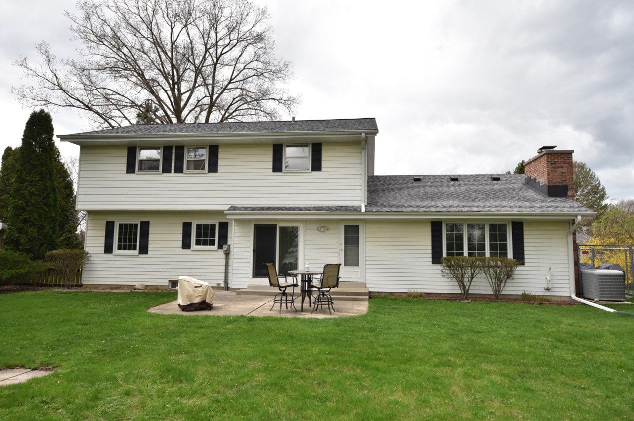 5155 Radcliffe Dr, Milwaukee WI  53223-1640 exterior