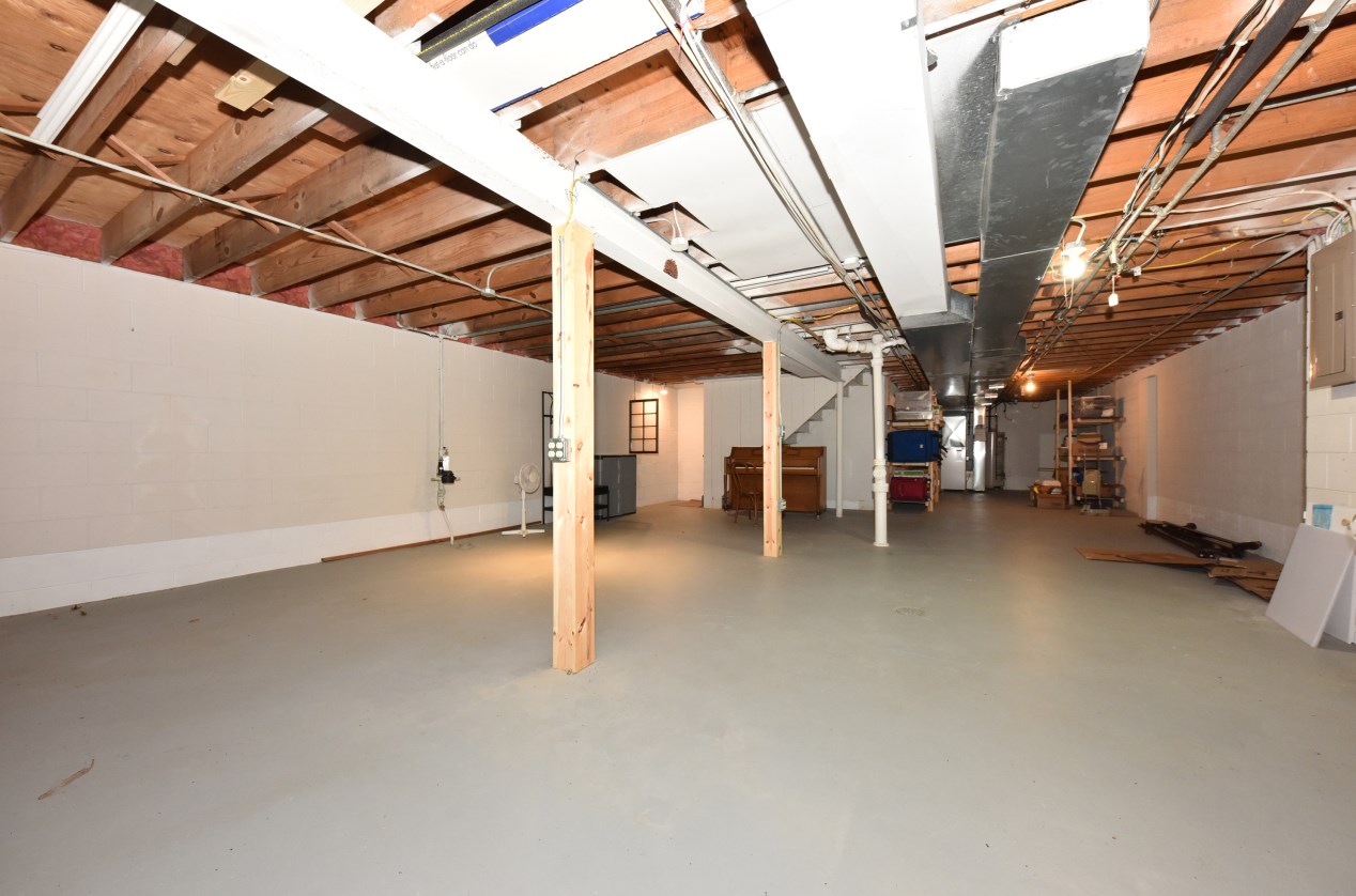 5155 Radcliffe Dr, Milwaukee WI  53223-1640 exterior