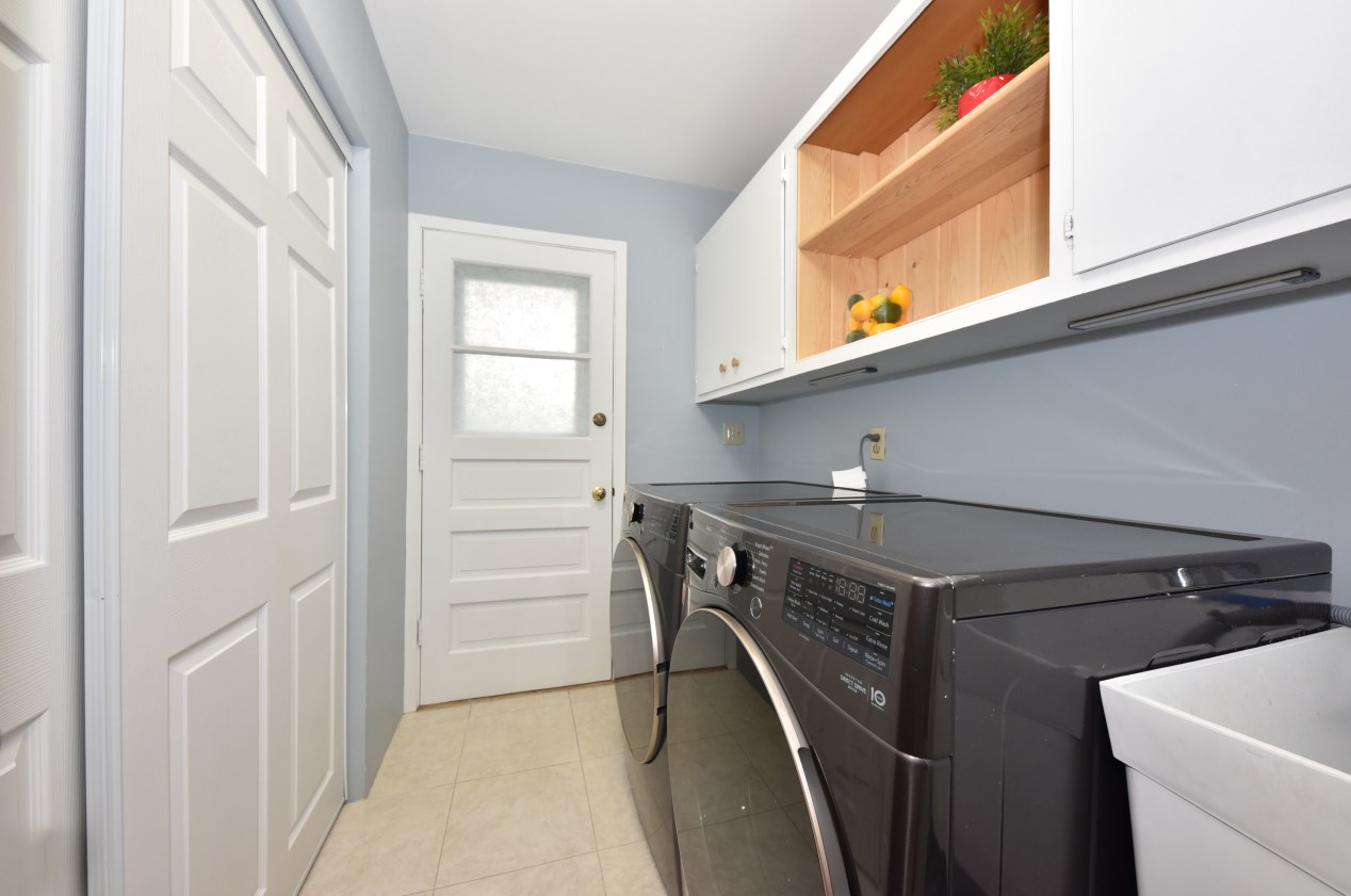5155 Radcliffe Dr, Milwaukee WI  53223-1640 exterior
