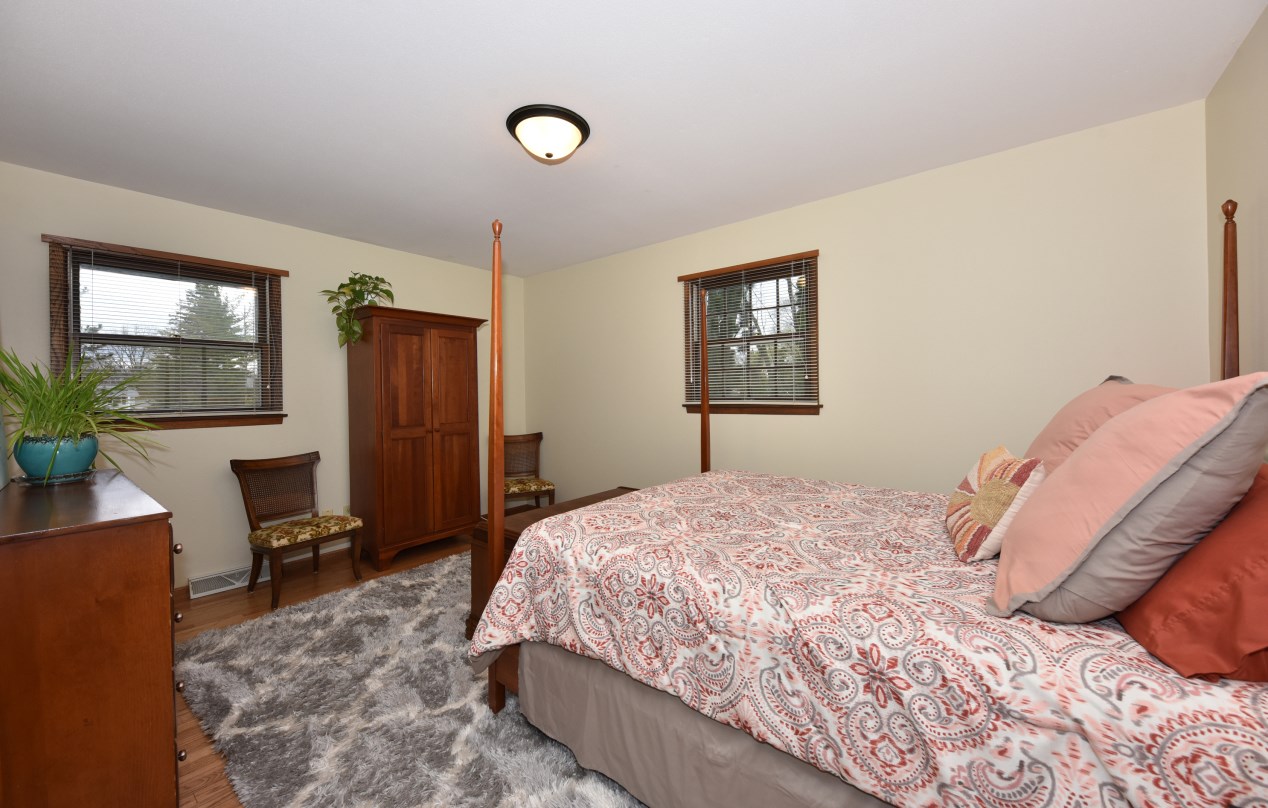 5155 Radcliffe Dr, Milwaukee WI  53223-1640 exterior
