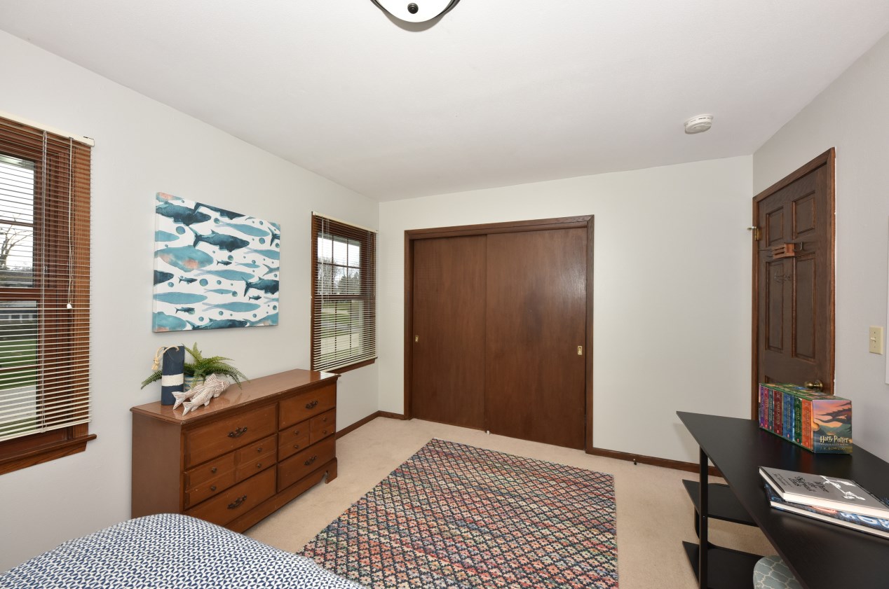 5155 Radcliffe Dr, Milwaukee WI  53223-1640 exterior
