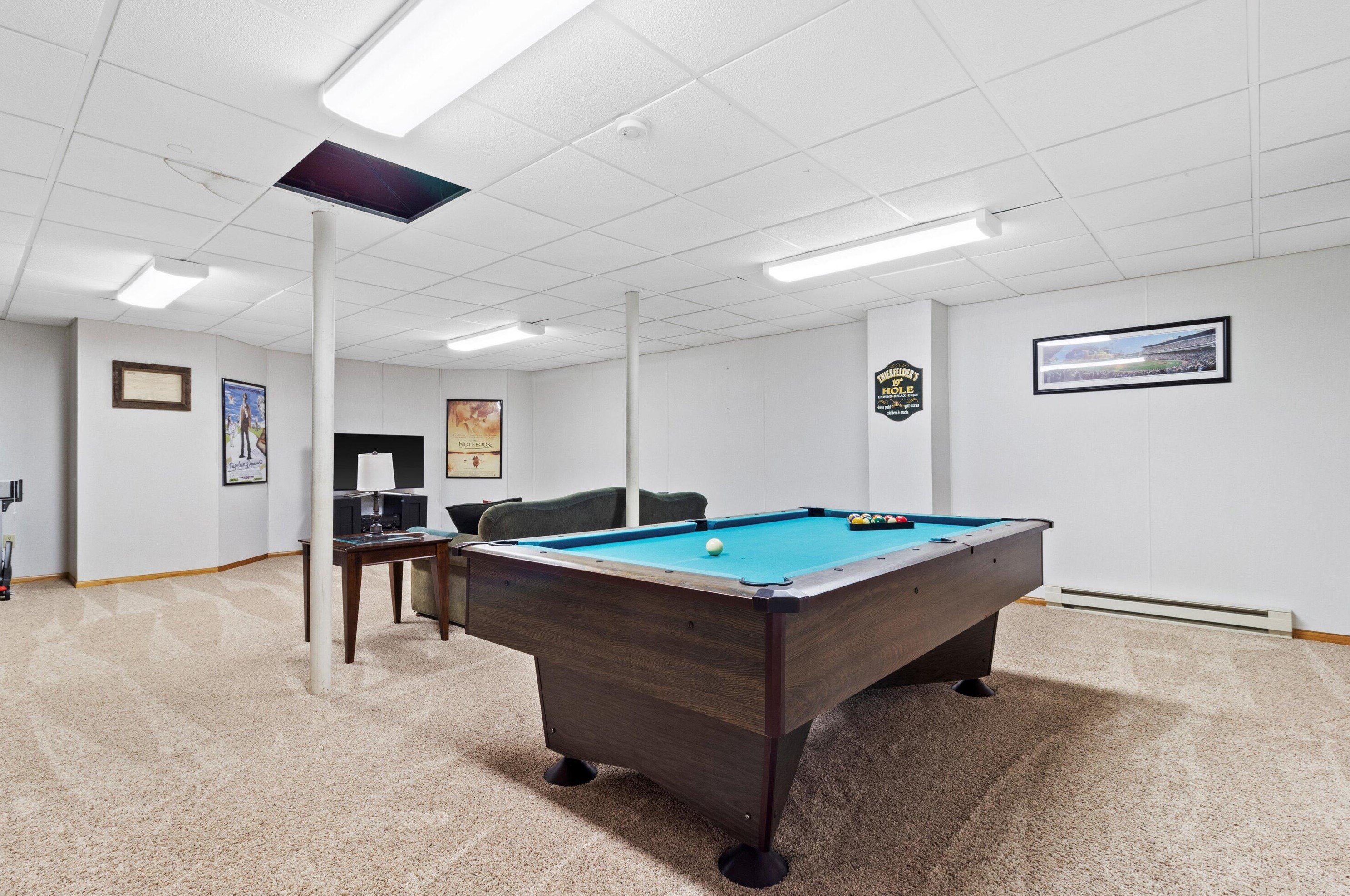 382 Streamside Ct, Grafton WI  53024-9420 exterior