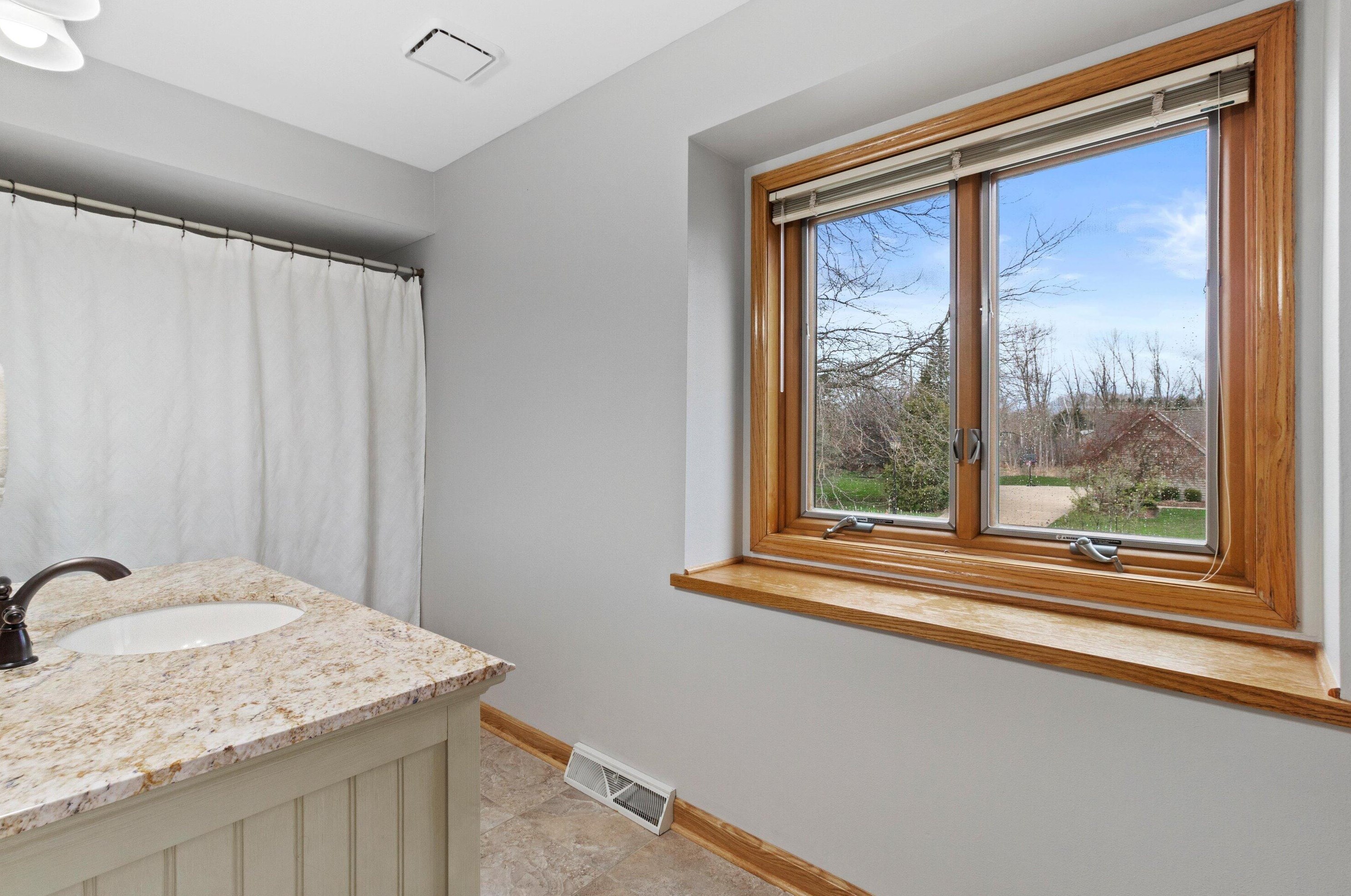 382 Streamside Ct, Grafton WI  53024-9420 exterior