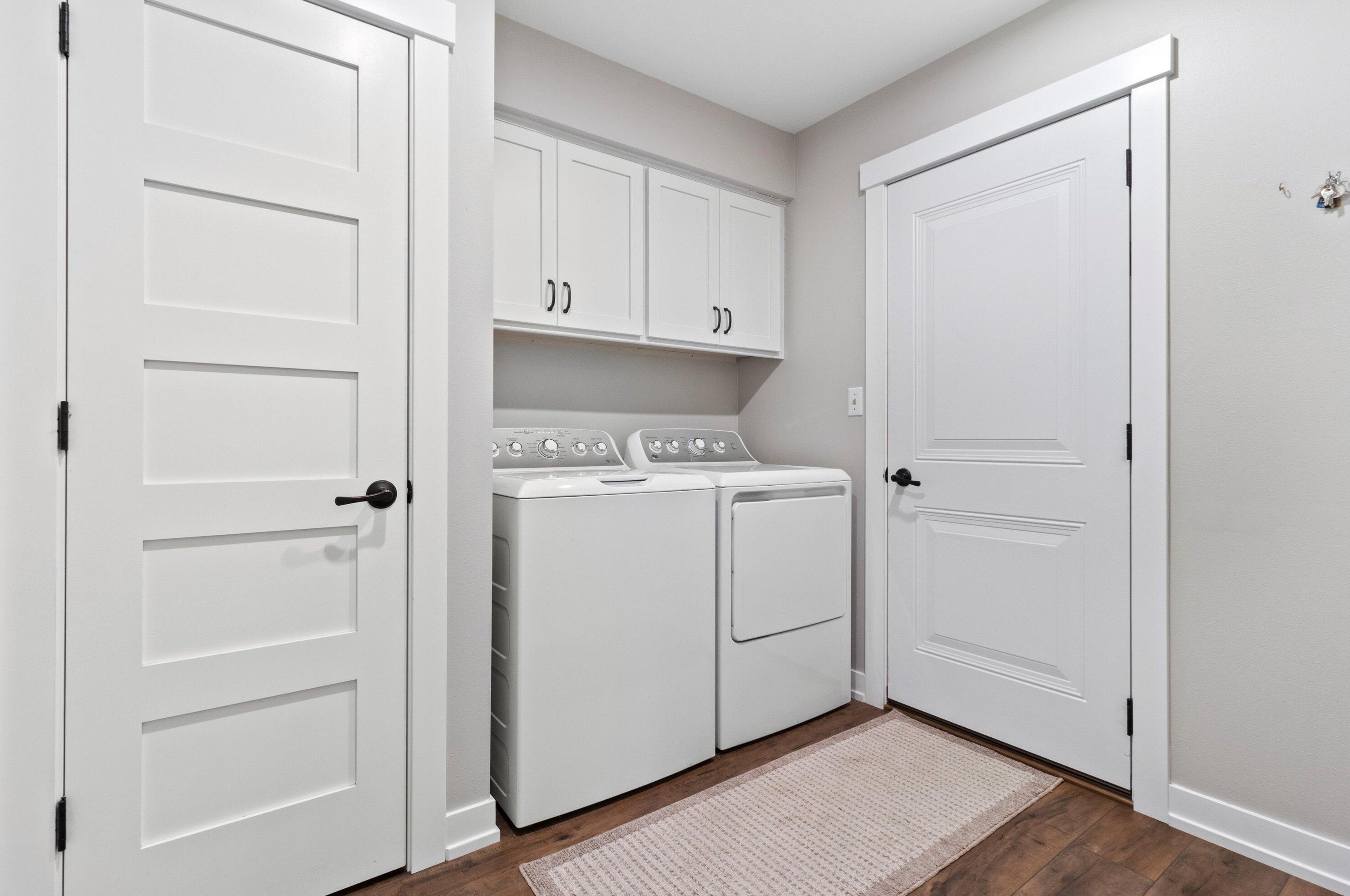 382 Streamside Ct, Grafton WI  53024-9420 exterior