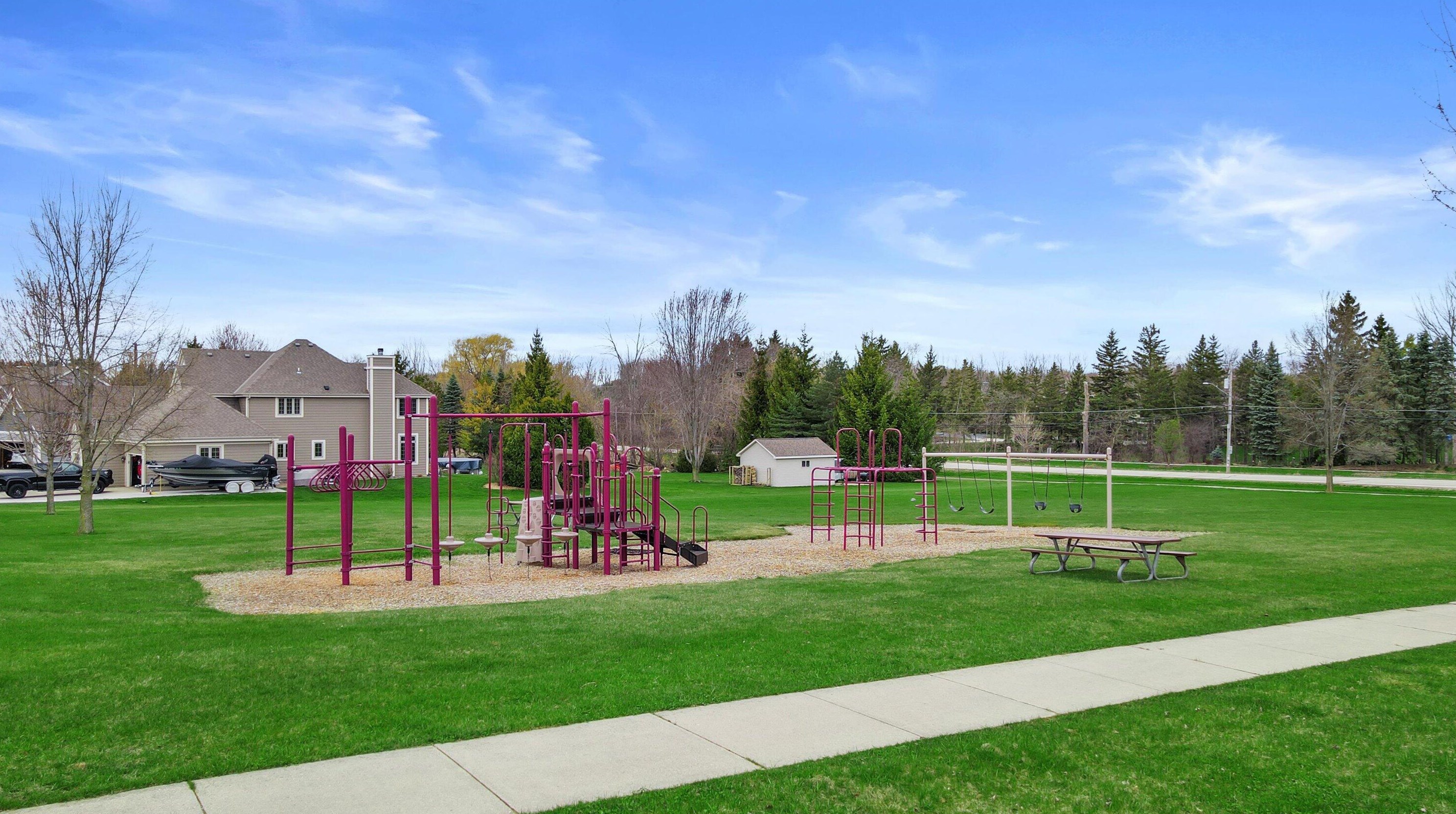 382 Streamside Ct, Grafton WI  53024-9420 exterior