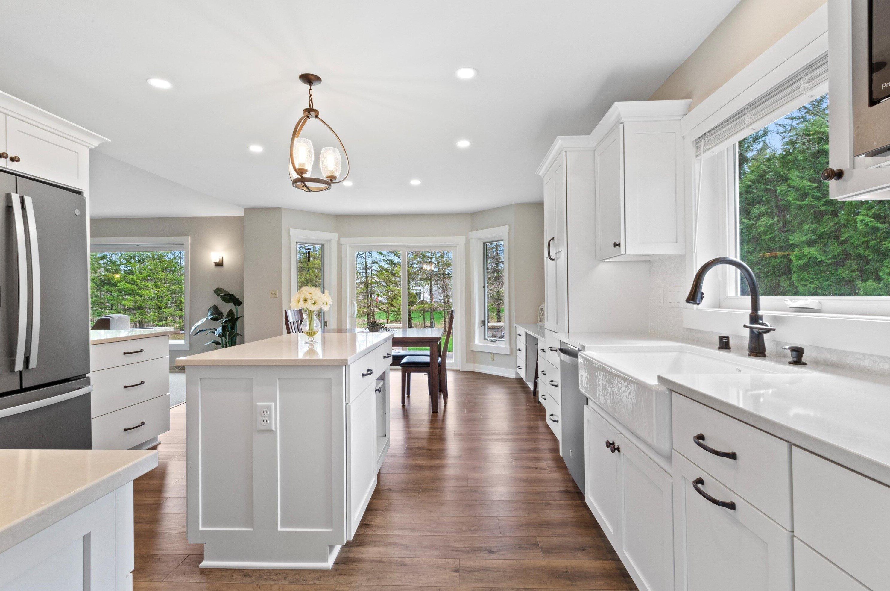 382 Streamside Ct, Grafton WI  53024-9420 exterior