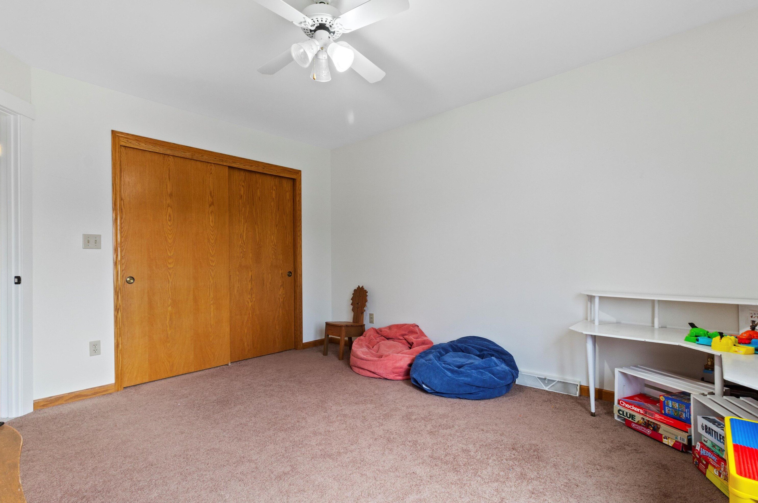 382 Streamside Ct, Grafton WI  53024-9420 exterior