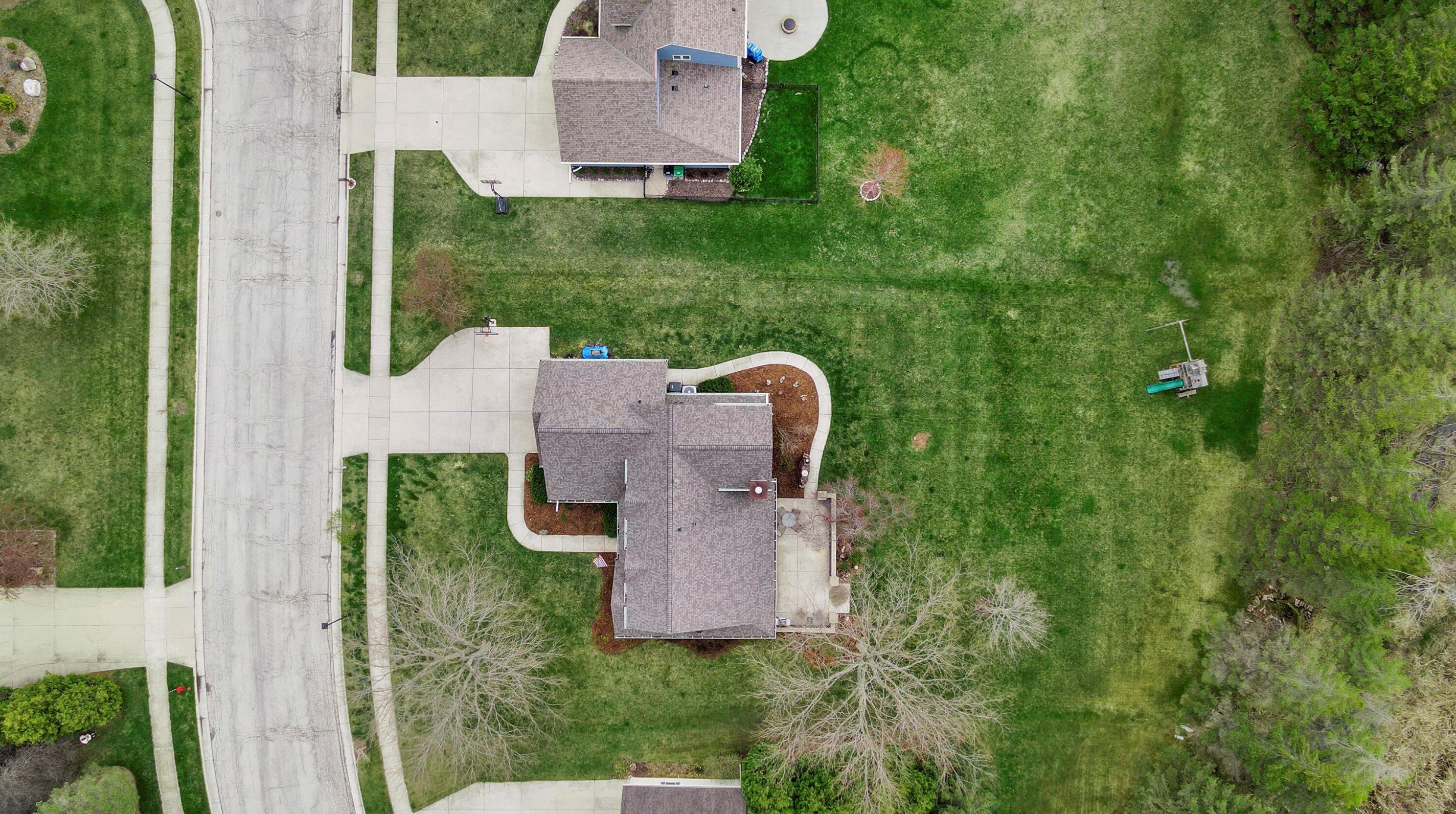 382 Streamside Ct, Grafton WI  53024-9420 exterior