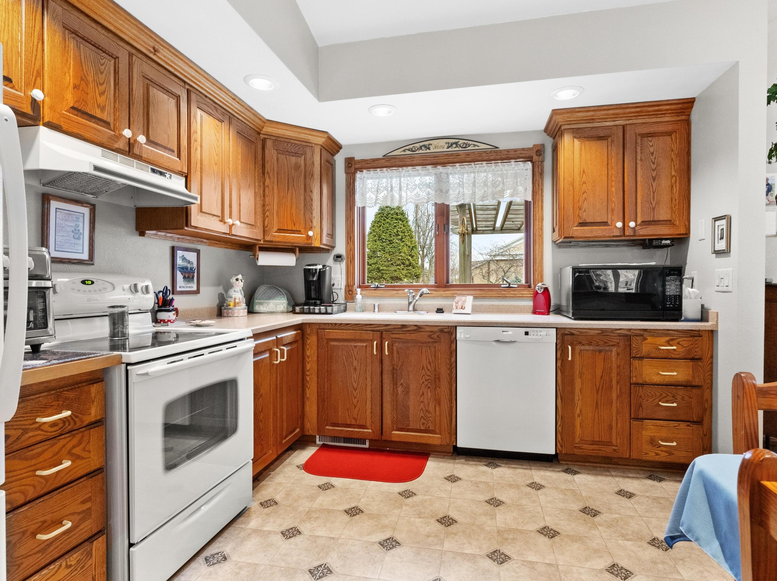 810 Sequoia Ct, Manitowoc WI 54220-3080 exterior