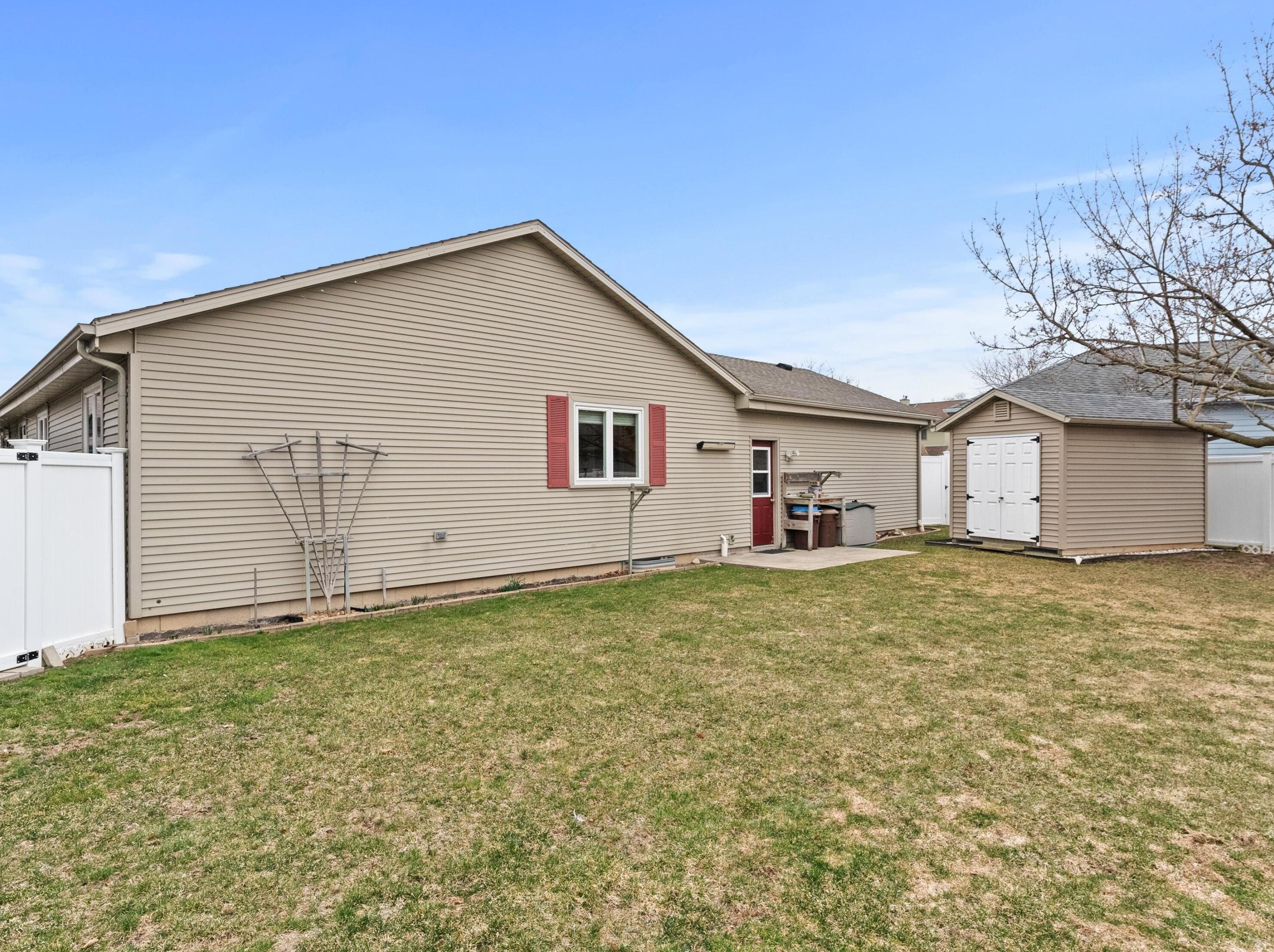 810 Sequoia Ct, Manitowoc WI 54220-3080 exterior