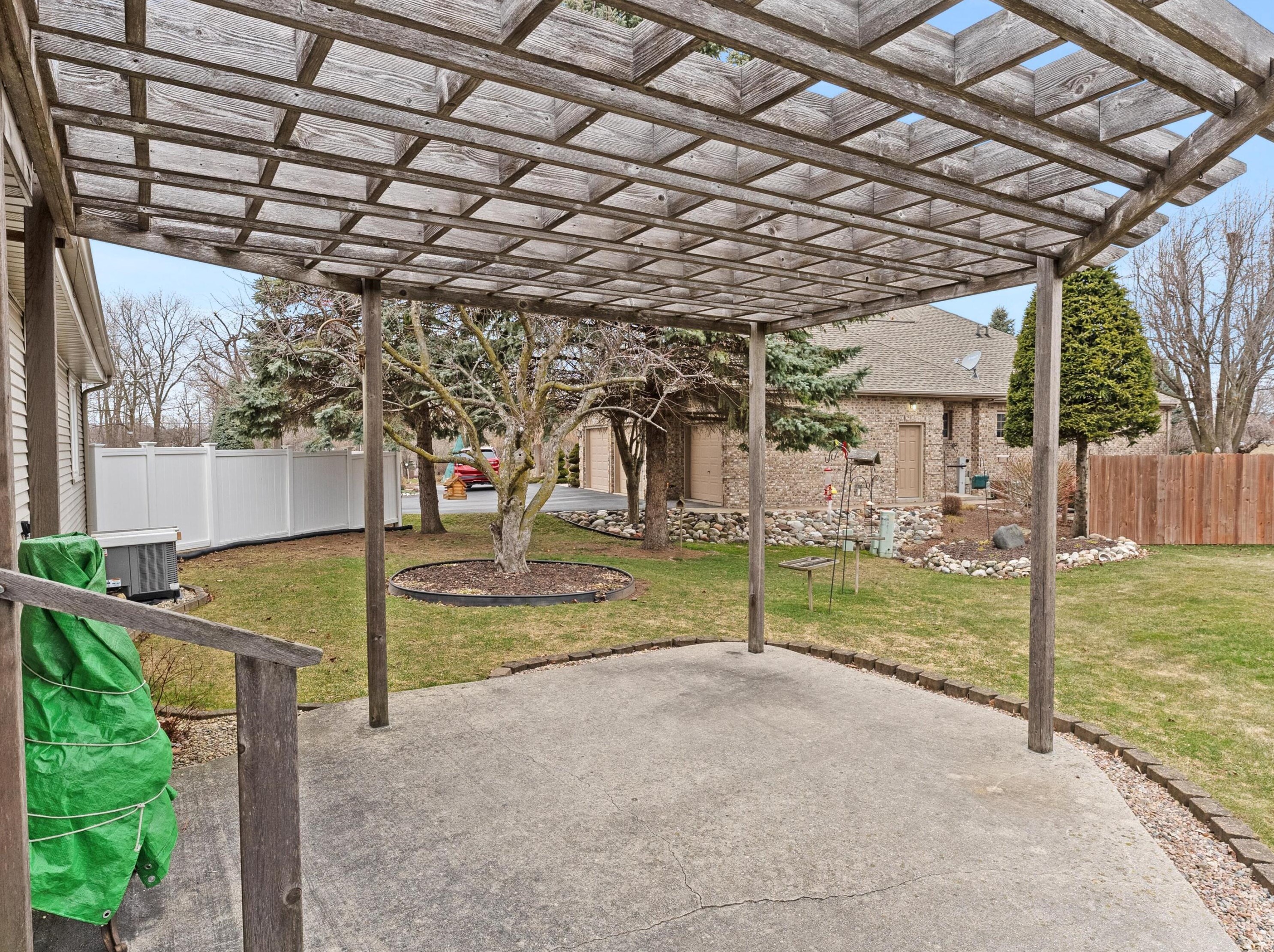 810 Sequoia Ct, Manitowoc WI 54220-3080 exterior