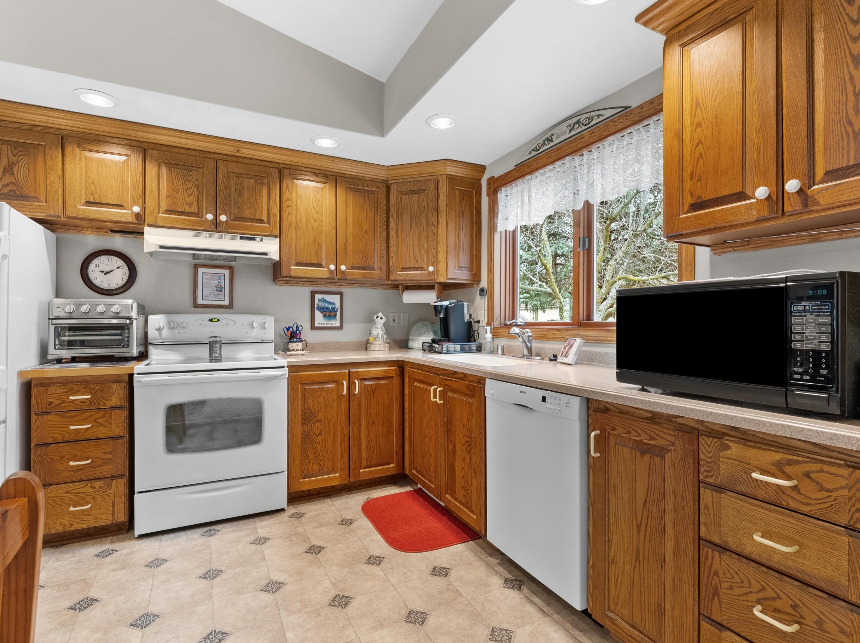 810 Sequoia Ct, Manitowoc WI 54220-3080 exterior