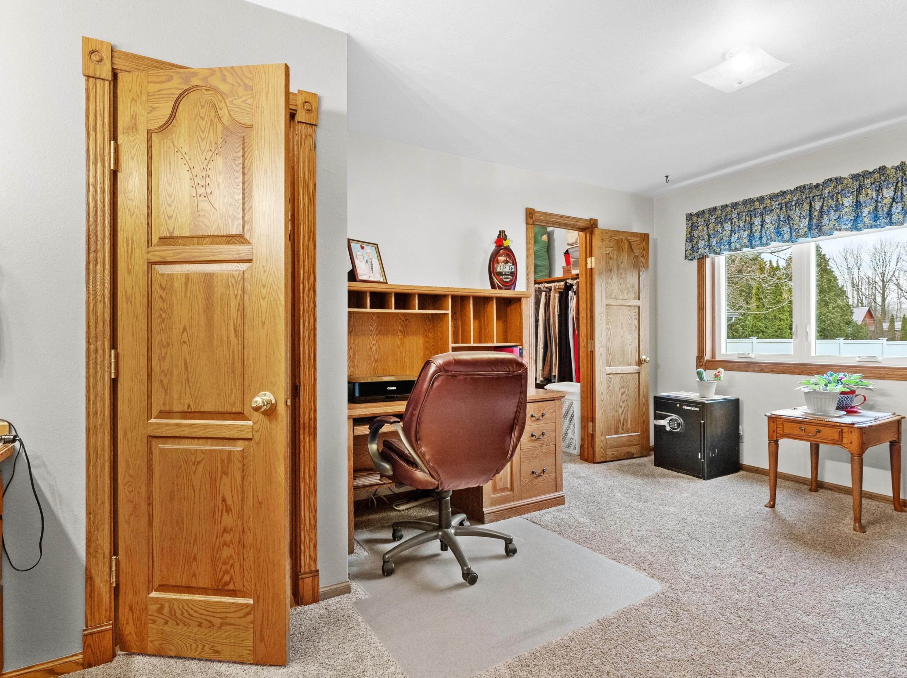 810 Sequoia Ct, Manitowoc WI 54220-3080 exterior