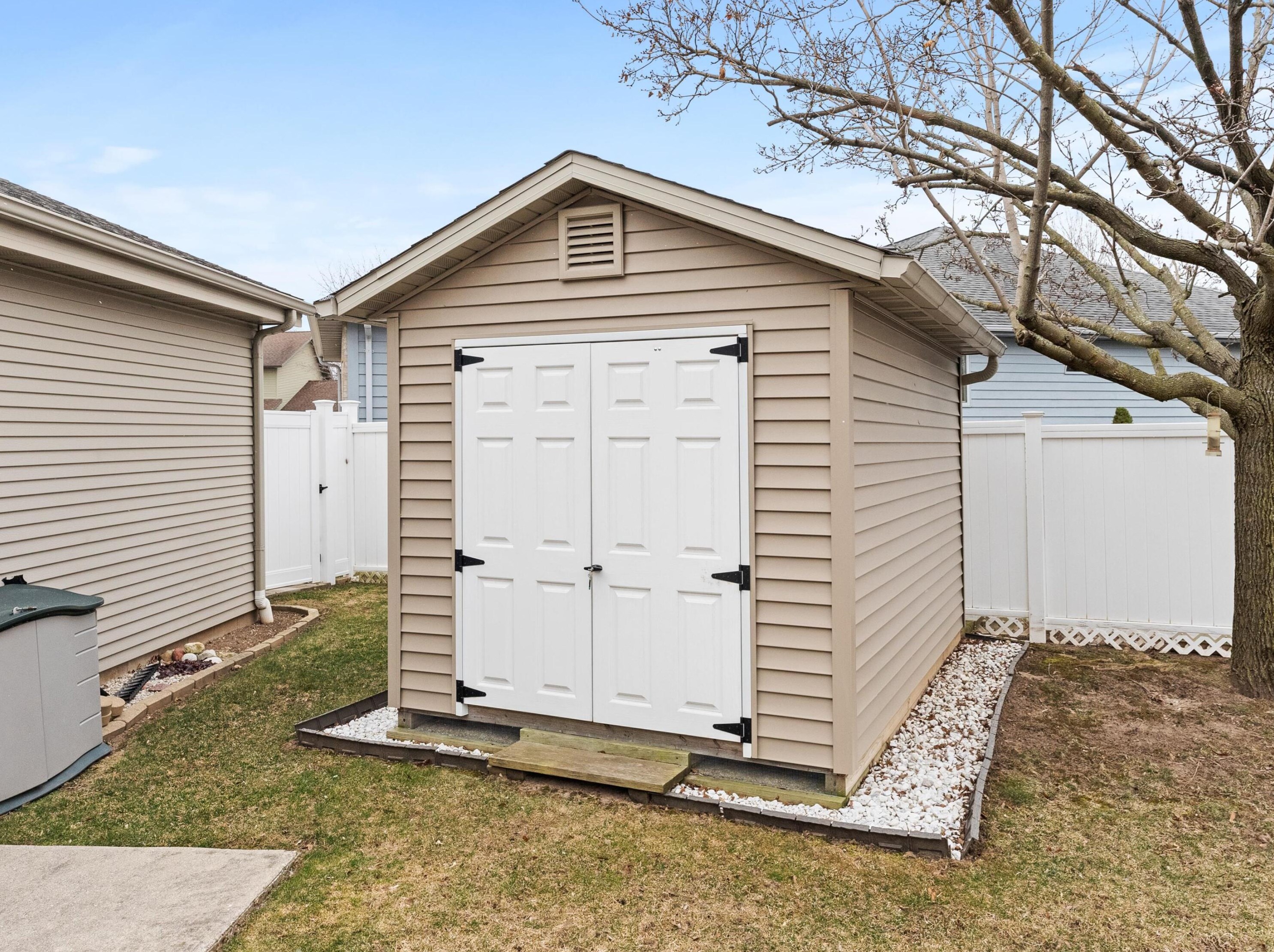 810 Sequoia Ct, Manitowoc WI 54220-3080 exterior