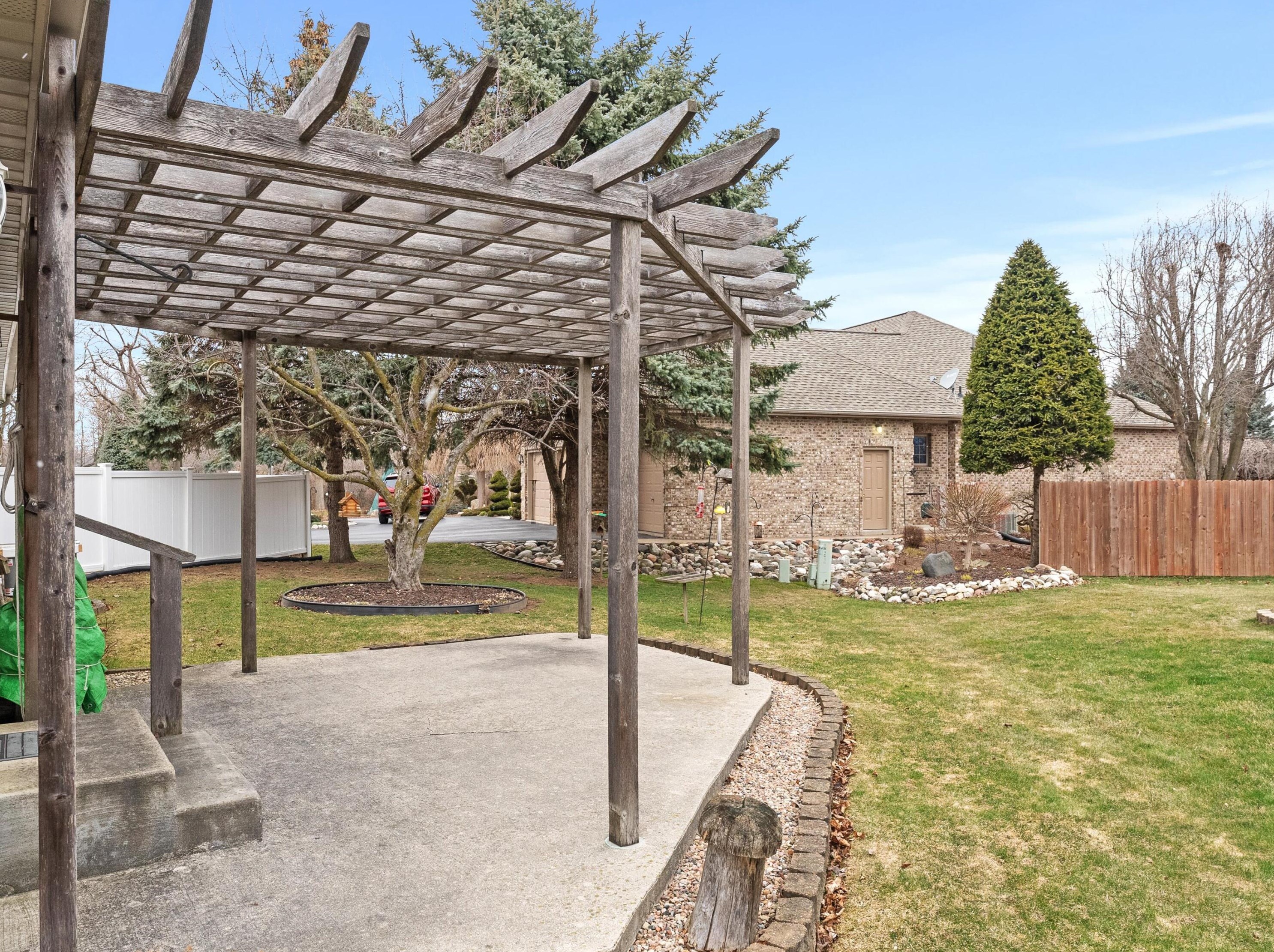 810 Sequoia Ct, Manitowoc WI 54220-3080 exterior