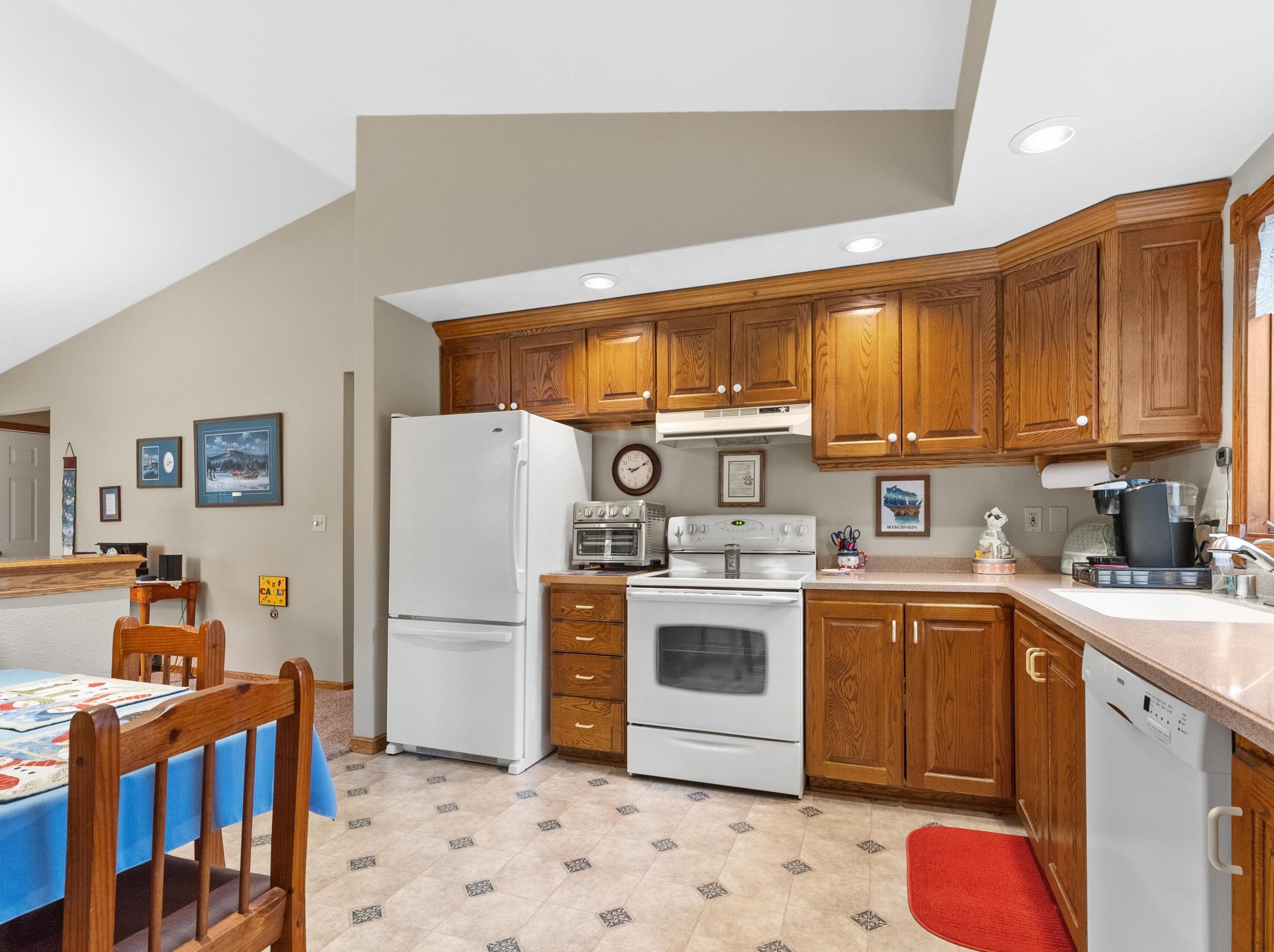 810 Sequoia Ct, Manitowoc WI 54220-3080 exterior